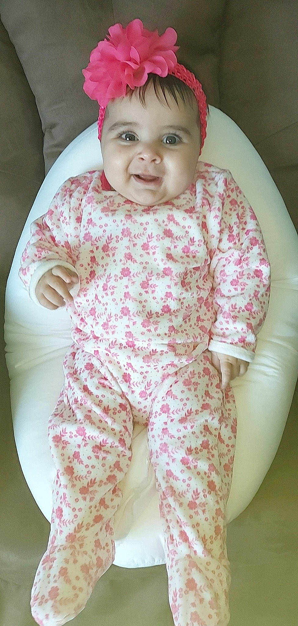 Rita a rejoint le concours — aidez-le/la à gagner de superbes lots ! baby, baby_toddler_clothing, cheek, child, chin, clothing, collar, eye, face, happy, head, headwear, joy, lip, magenta, nose, person, pink, skin, sleeve