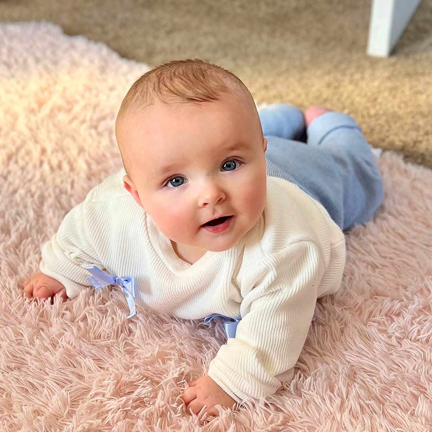 Ameera is registered to the contest to win money with this photo: baby, babycrawling, blade, crawling, person, razor, weapon