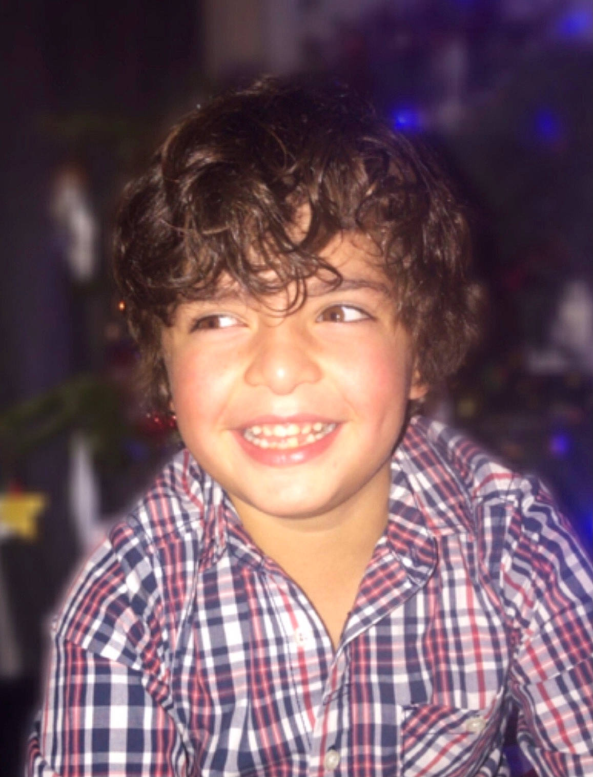 Evan participe au concours pour gagner de l'argent avec cette photo : cheek, chin, collar, cool, dress_shirt, eyebrow, facial_expression, flash_photography, forehead, hairstyle, happy, human, iris, jaw, joy, lip, nose, organ, person, plaid