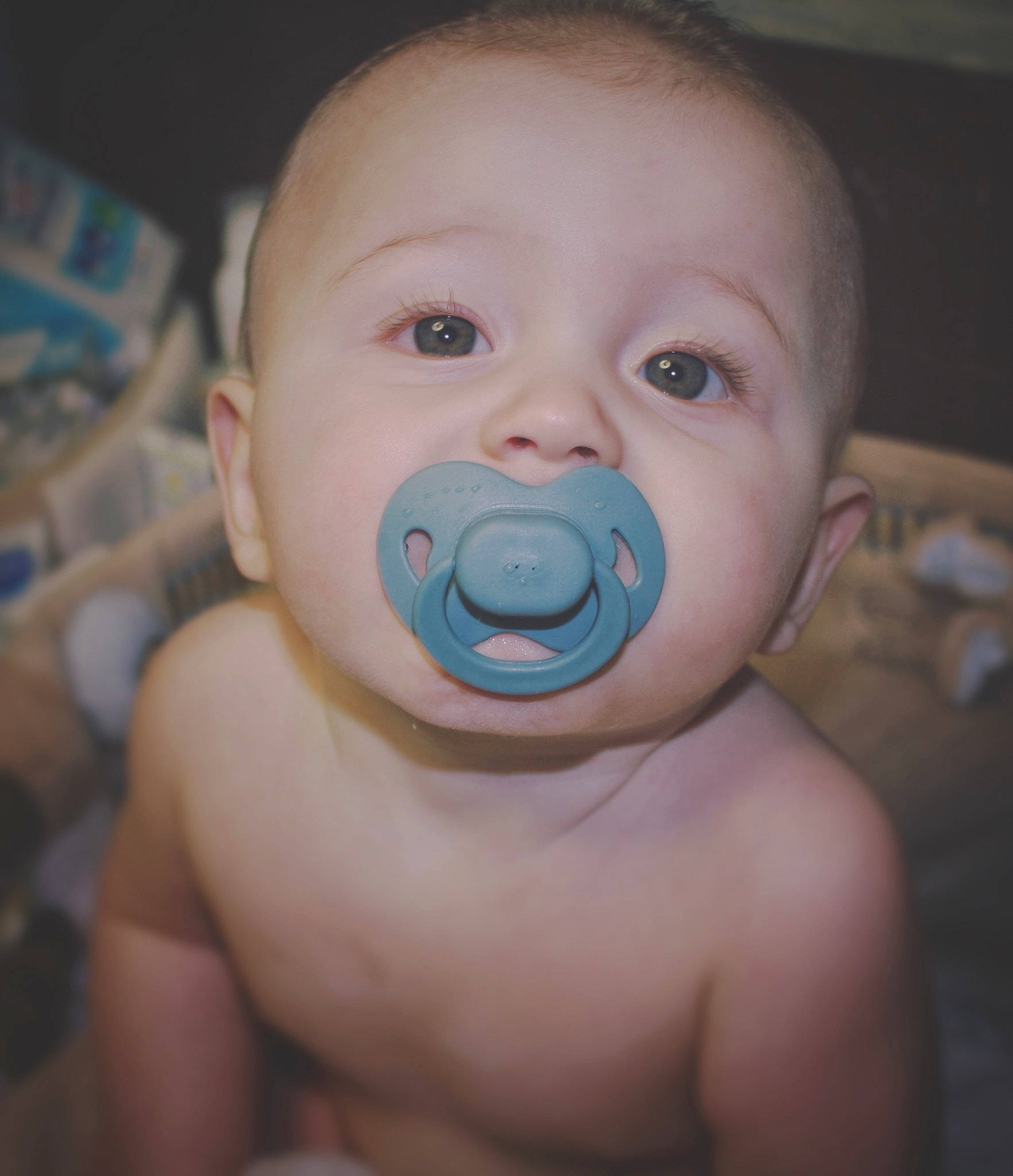 Mattéo a rejoint le concours — aidez-le/la à gagner de superbes lots ! arm, baby, cheek, chin, ear, eyelash, finger, flash_photography, gesture, happy, human_body, iris, lip, mouth, neck, nose, organ, person, skin, stomach