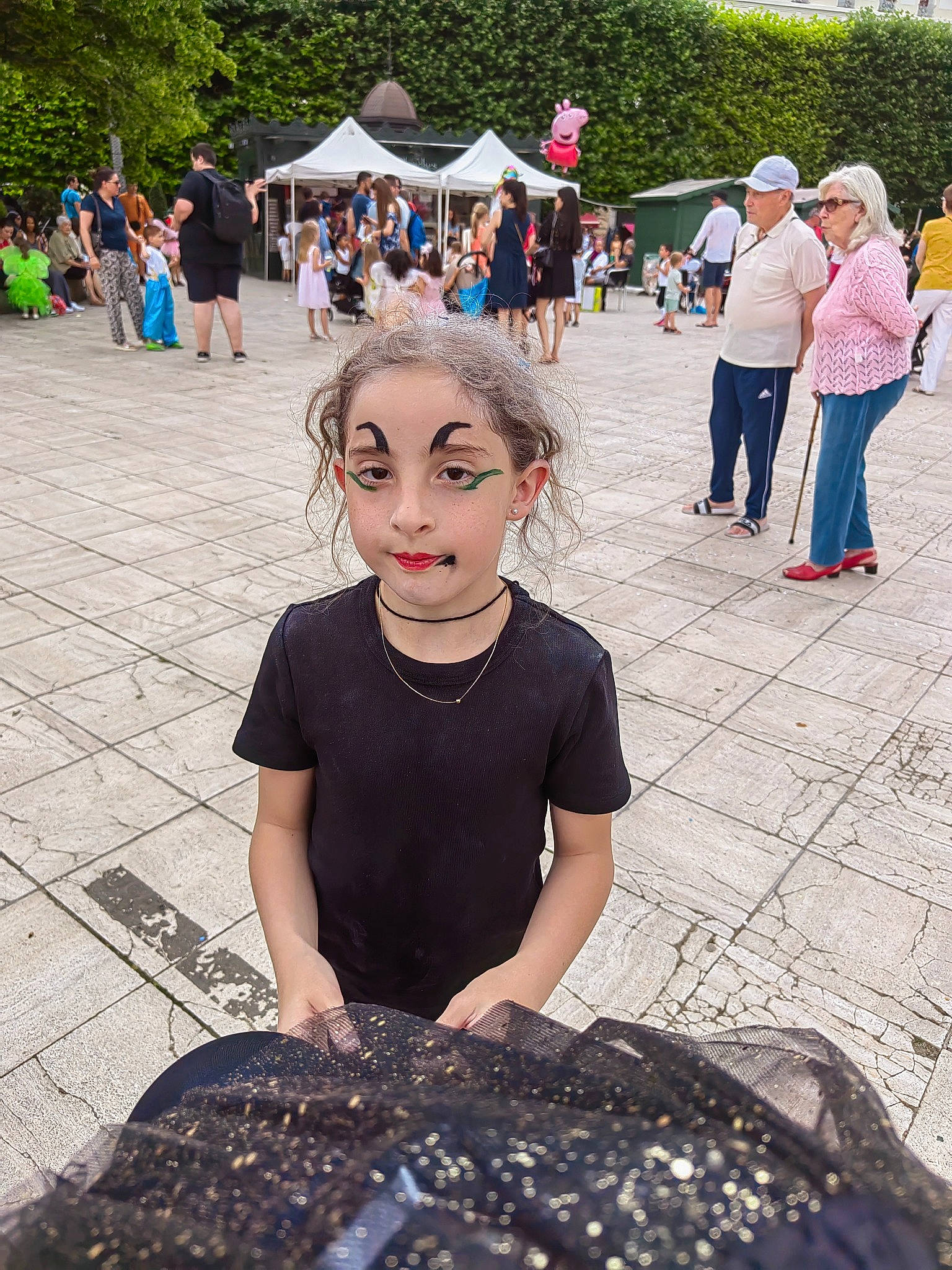 Nelya participe au concours pour gagner de l'argent avec cette photo : asphalt, blue, city, cool, daytime, eyewear, fashion, fun, happy, headwear, human, human_settlement, leisure, morning, people, person, photograph, public_space, snapshot, style