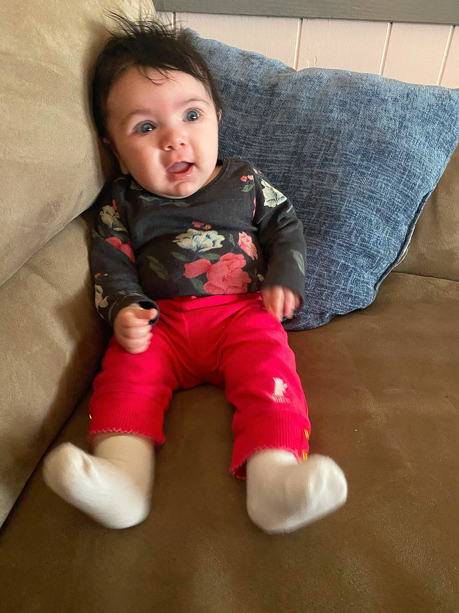 Nova is registered to the contest to win money with this photo: baby, baby_toddler_clothing, cheek, comfort, eye, face, finger, flash_photography, floor, flooring, happy, head, human_body, iris, leg, nose, person, skin, sleeve, surprise