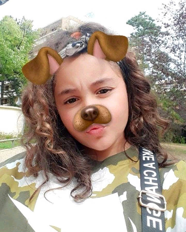 Zina participe au concours pour gagner de l'argent avec cette photo : child, ear, fawn, headgear, nose, person, photography, selfie, smile