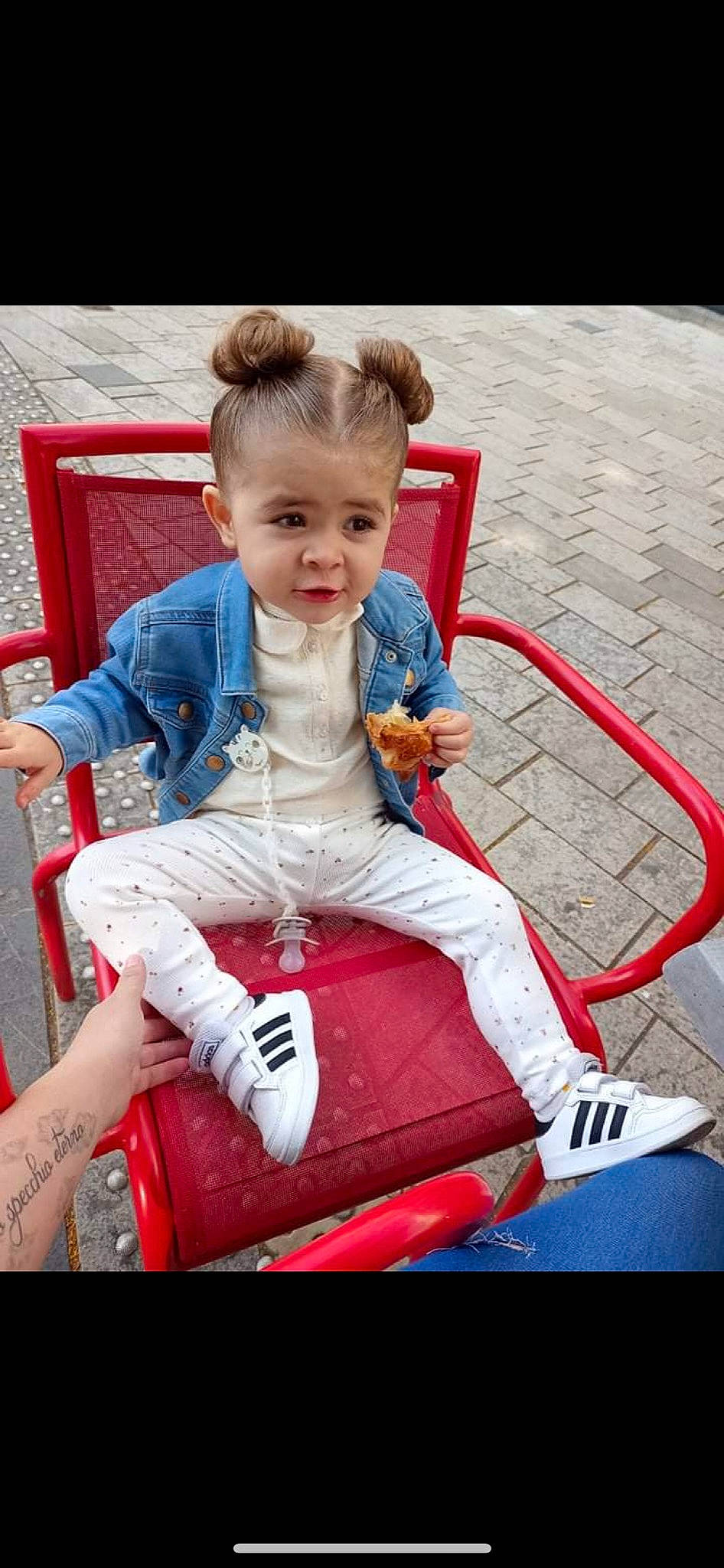 Lyah a rejoint le concours — aidez-le/la à gagner de superbes lots ! baby, baby_carriage, baby_products, baby_toddler_clothing, chair, child, electric_blue, fun, happy, human_leg, lap, leisure, motor_vehicle, person, recreation, riding_toy, sitting, tire, toddler, vehicle