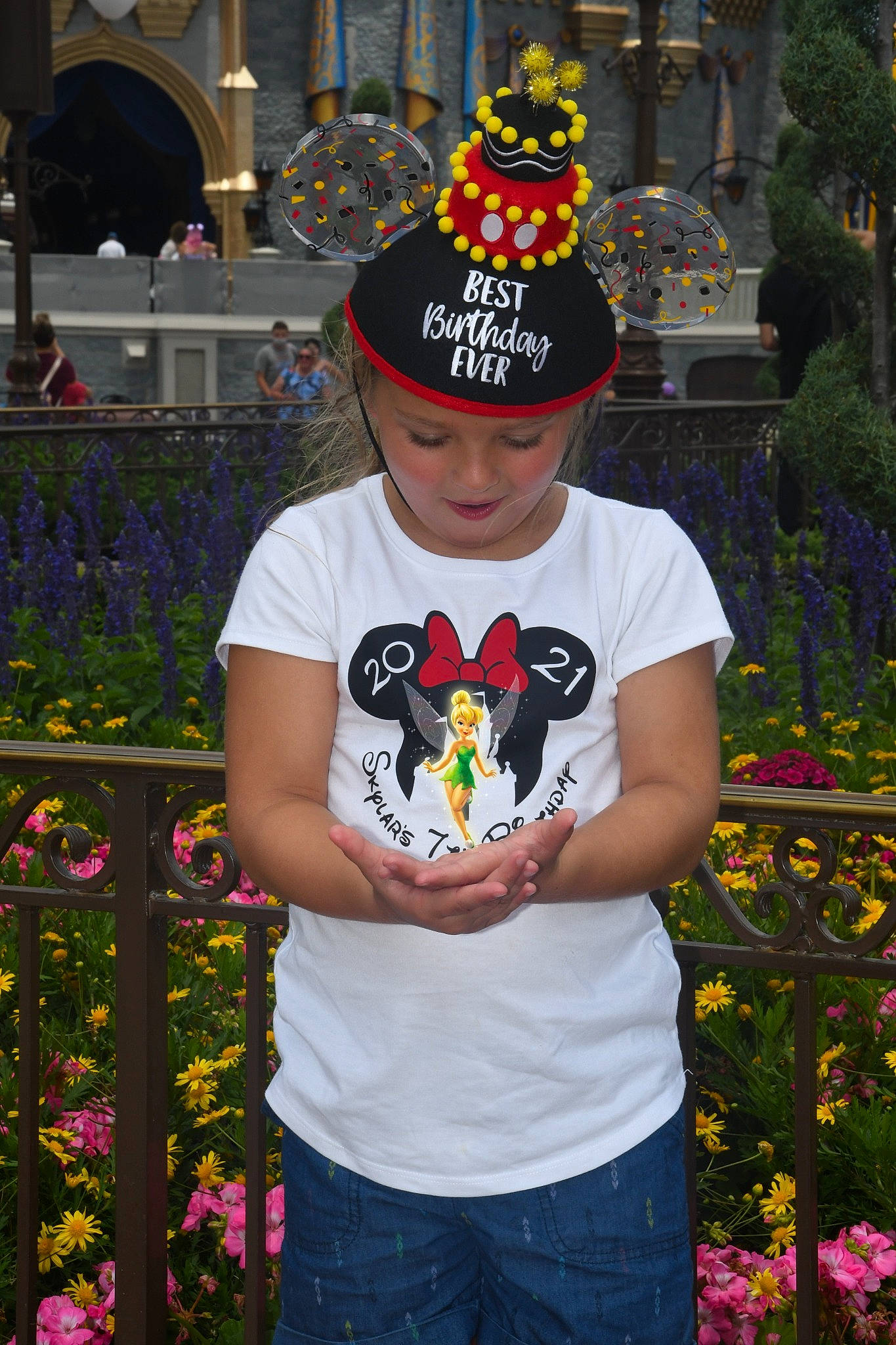 Skylar joined the competition — help win amazing prizes! annual_plant, baseball_cap, cap, costume_hat, event, floristry, flower, fun, garden, grass, headwear, jeans, leaf, leisure, pattern, person, plant, sleeve, spring, t_shirt