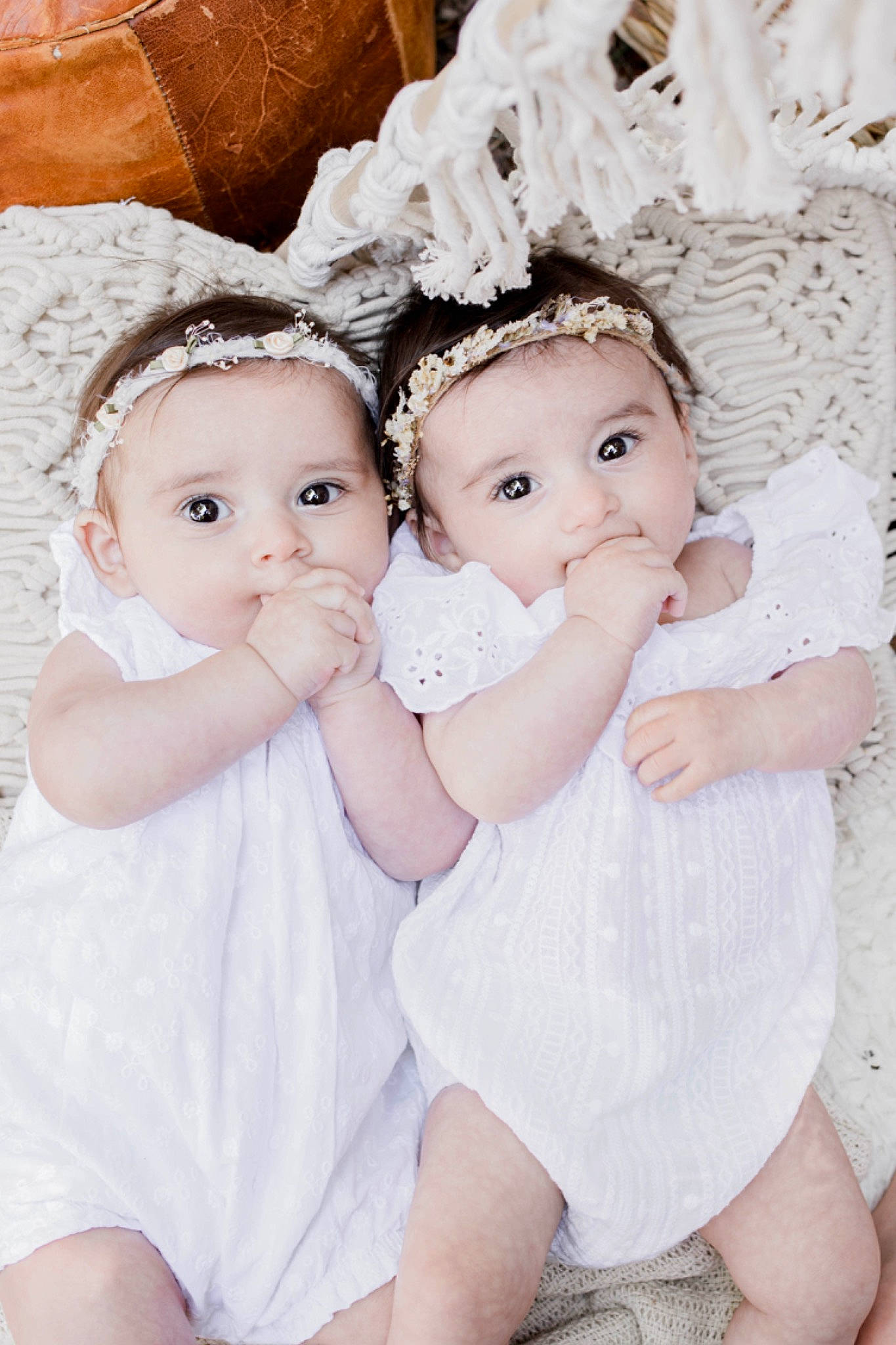 Siana Et Milana a rejoint le concours — aidez-le/la à gagner de superbes lots ! baby, baby_toddler_clothing, dress, embellishment, eye, facial_expression, finger, flash_photography, gesture, hairstyle, happy, head, headgear, headpiece, human, iris, person, pink, skin, toddler