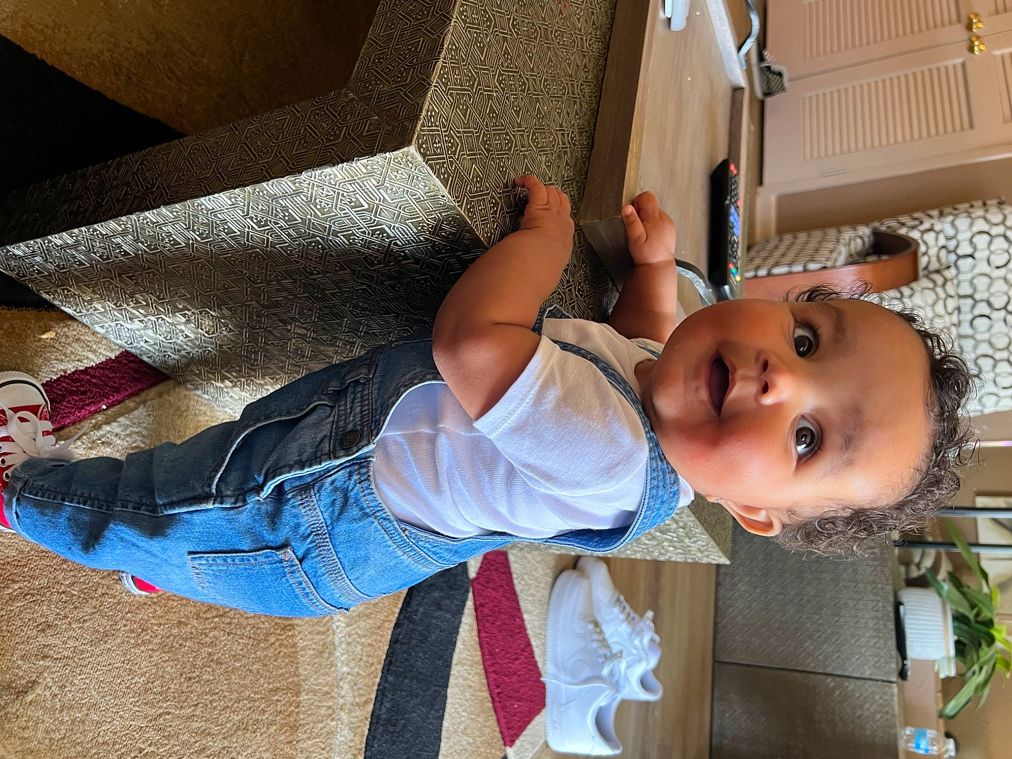 Armoni is registered to the contest to win money with this photo: baby, baby_products, baby_toddler_clothing, child, comfort, costume, door, flooring, fun, happy, human_leg, leisure, person, room, sitting, sock, sunglasses, toddler, vacation, wood