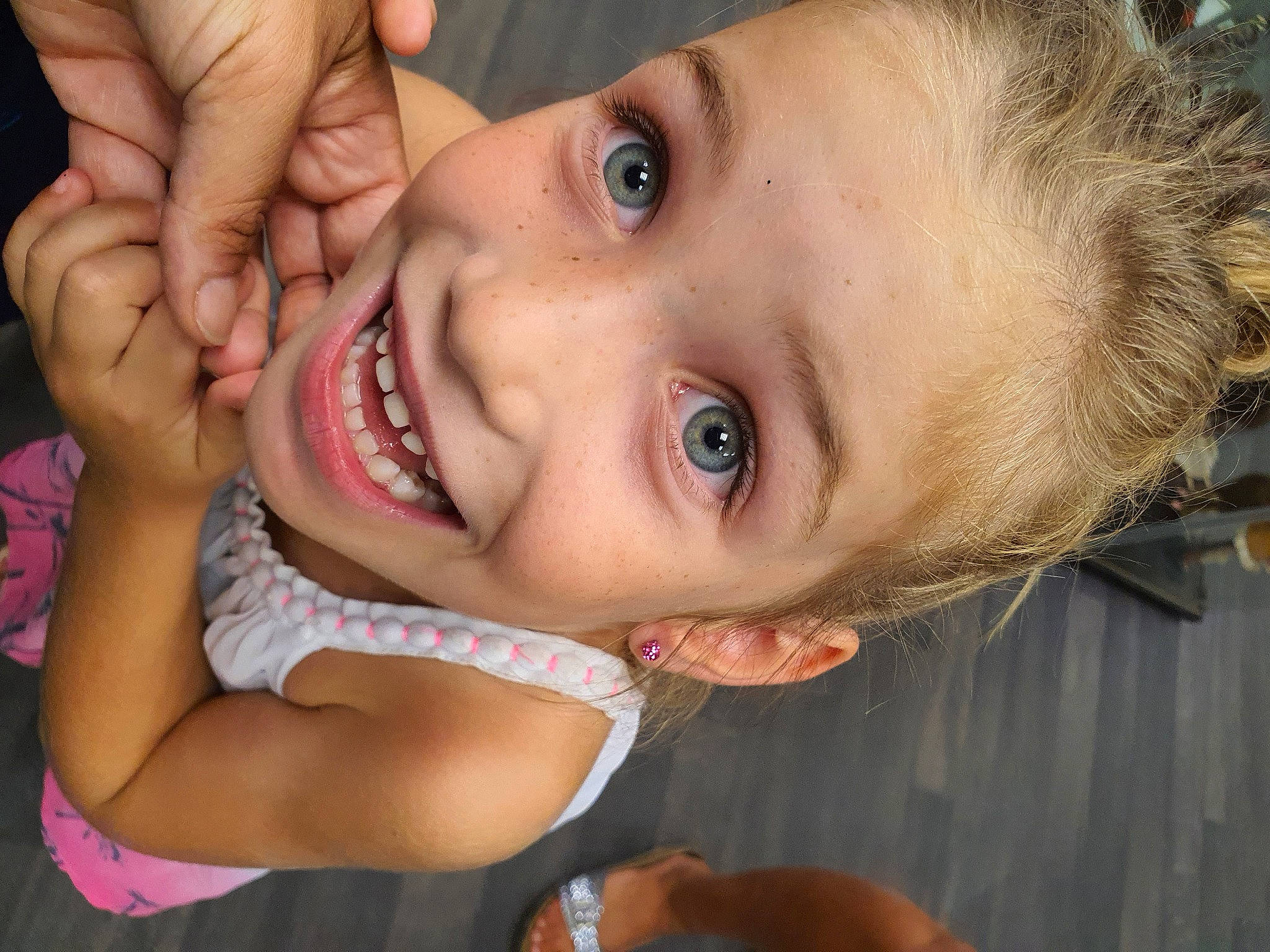 Lorine participe au concours pour gagner de l'argent avec cette photo : cheek, child, chin, close_up, eye, eyebrow, eyelash, face, finger, forehead, hand, head, iris, joy, lip, mouth, neck, nose, organ, person