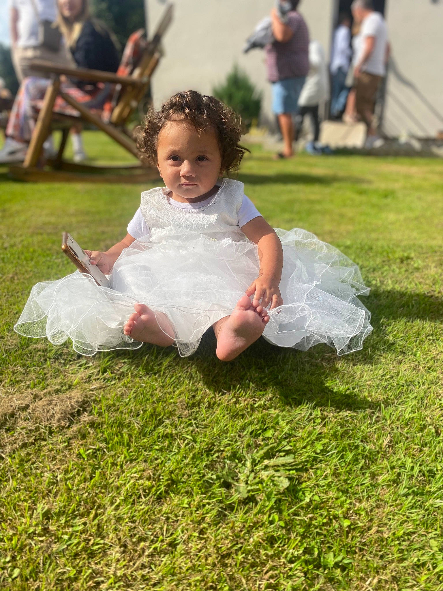 Eden a rejoint le concours — aidez-le/la à gagner de superbes lots ! baby, chair, child, dress, event, fun, garden, grass, grass_family, grassland, happy, lawn, leisure, meadow, people_in_nature, person, petal, plant, recreation, sitting