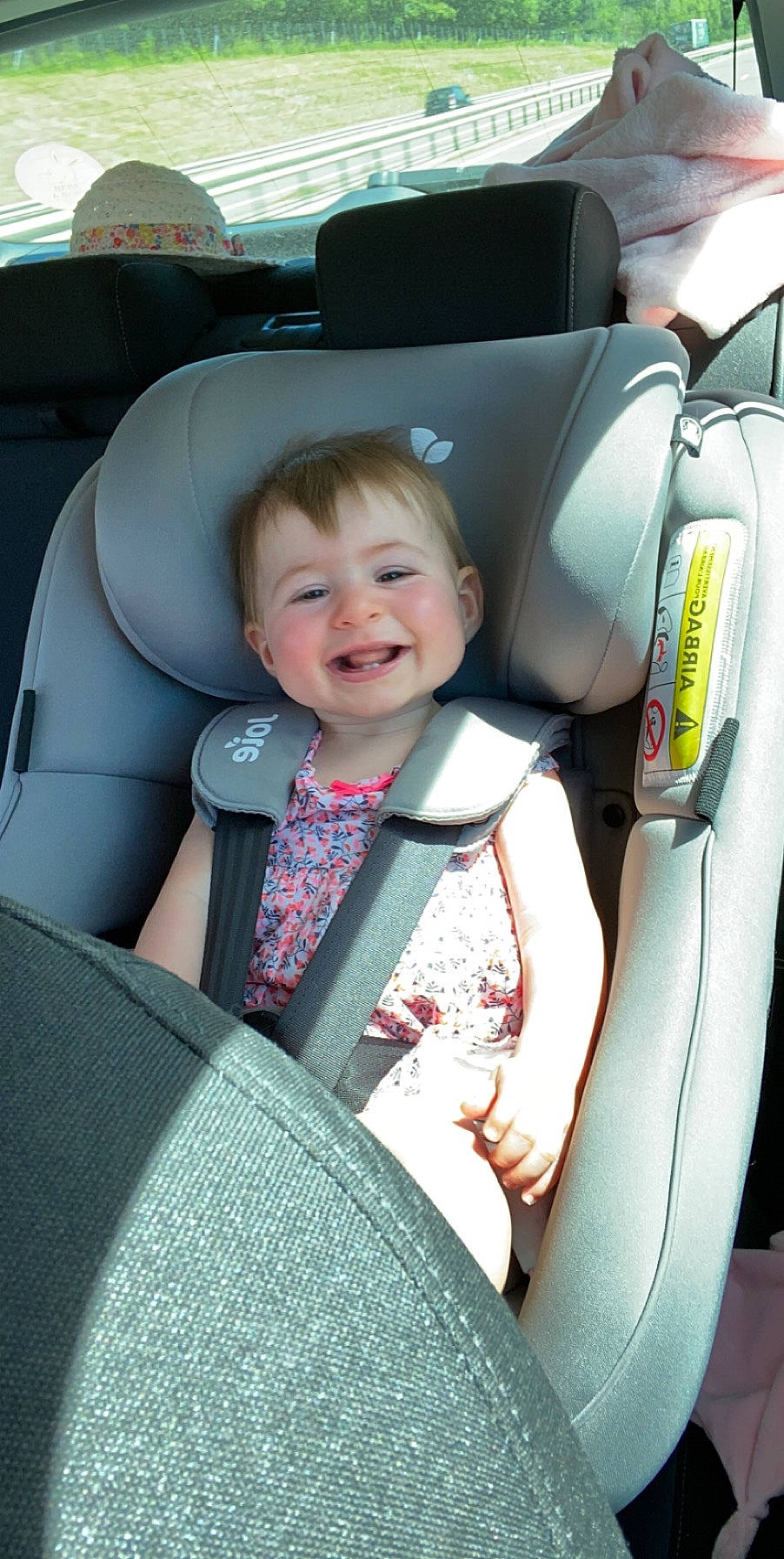 Elena participe au concours pour gagner de l'argent avec cette photo : auto_part, baby, baby_in_car_seat, car, car_seat, car_seat_cover, child, family_car, head_restraint, joy, minivan, person, seat_belt, toddler, vehicle