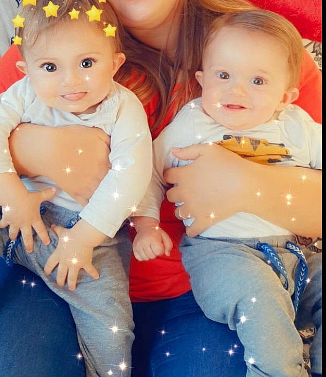 Diego Et Tiago participe au concours pour gagner de l'argent avec cette photo : baby, blond, blurred, cheek, child, doll, eye, face, family, head, iris, leg, people, person, pink, product, sibling, sitting, skin, smile