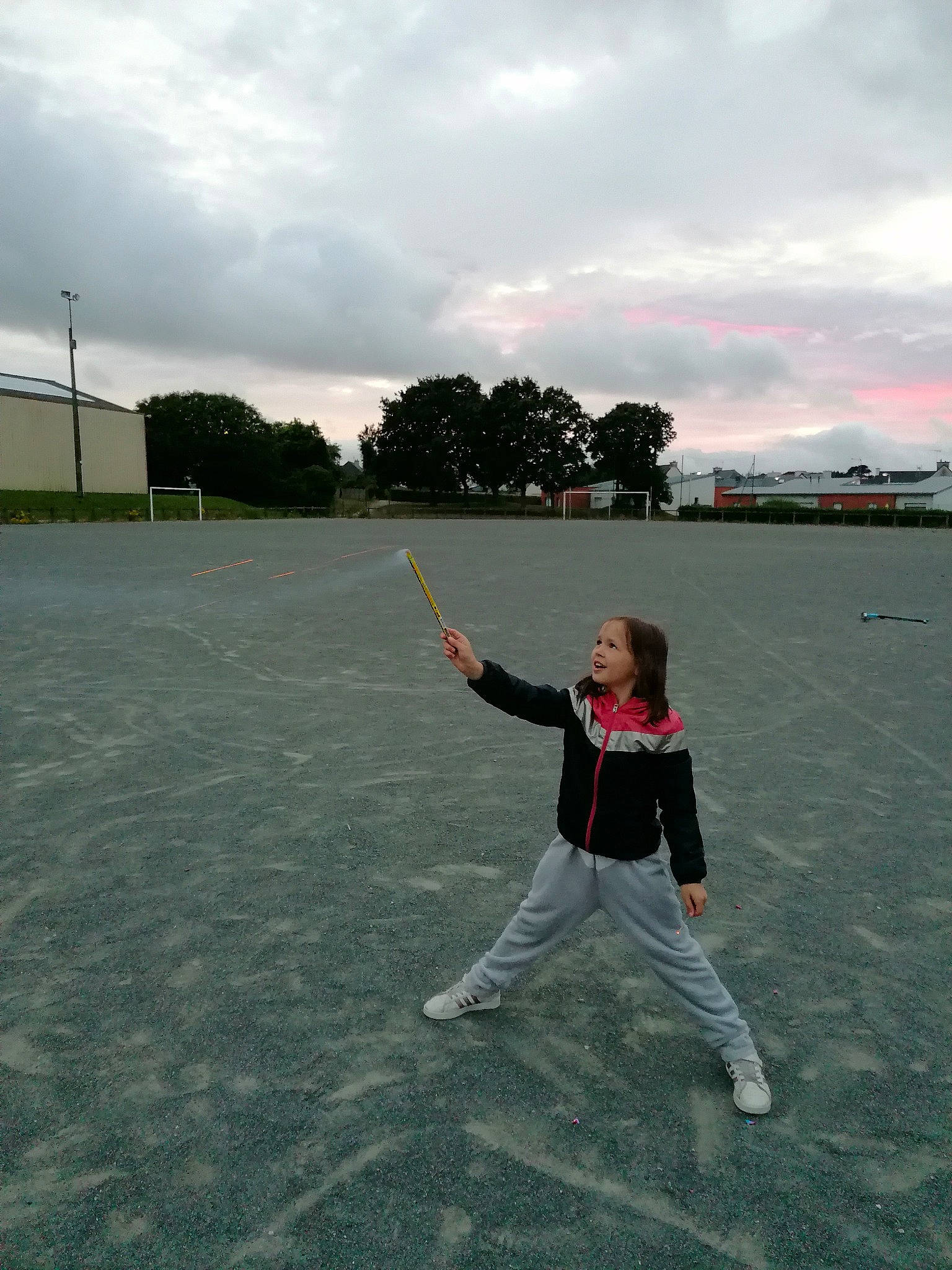 Ema participe au concours pour gagner de l'argent avec cette photo : person, sports, vacation