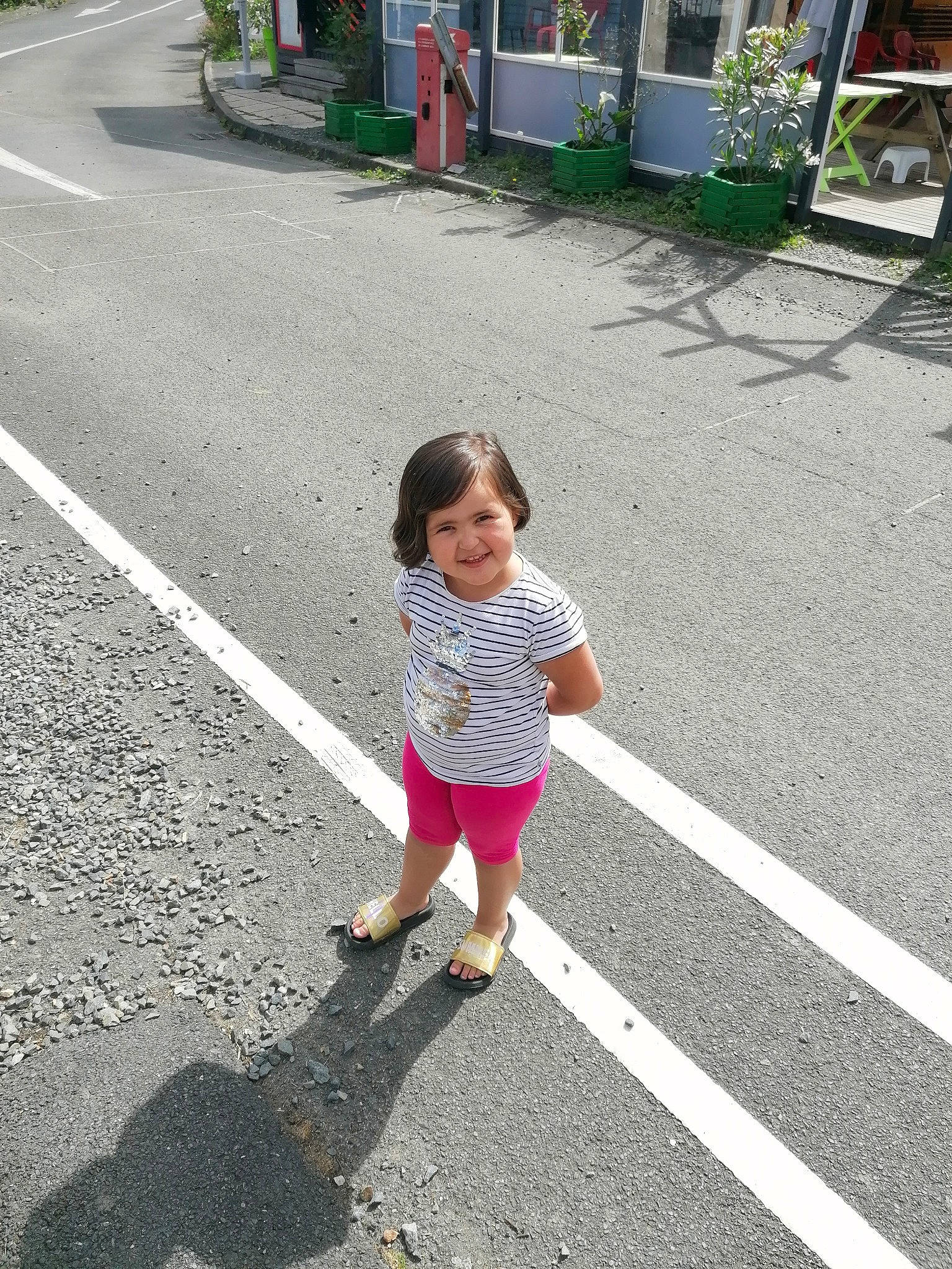Eva participe au concours pour gagner de l'argent avec cette photo : asphalt, child, fun, infrastructure, joy, lane, pedestrian, person, photography, play, road, road_surface, sidewalk, smile, snapshot, street, summer, thoroughfare, toddler, vacation