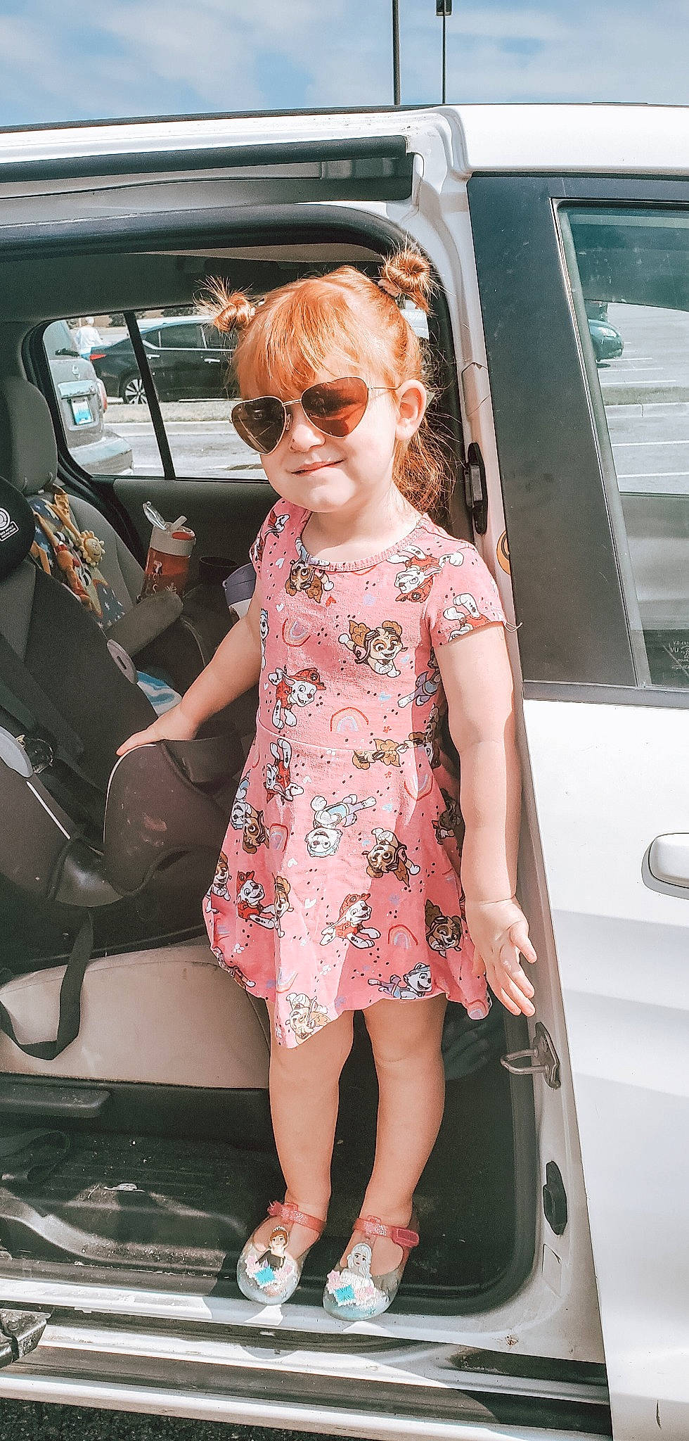 Maci is registered to the contest to win money with this photo: auto_part, automotive_design, automotive_exterior, automotive_lighting, beauty, dress, eyewear, fashion, glasses, goggles, joint, joy, motor_vehicle, person, pink, snapshot, sunglasses, toddler, travel, vehicle_door