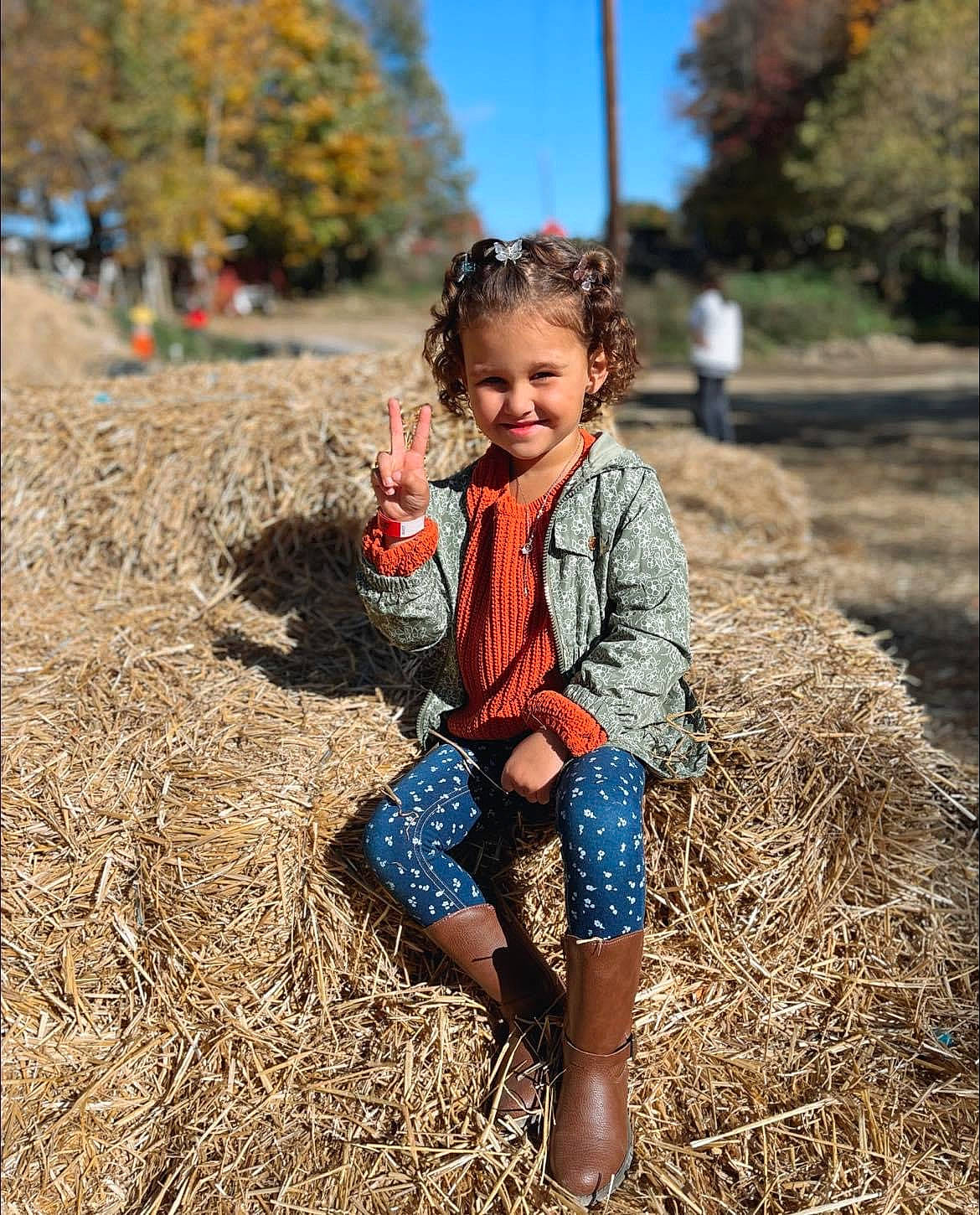 Giavonna is registered to the contest to win money with this photo: agriculture, blond, child, field, fun, grass, grass_family, grassland, happy, joy, leaf, leisure, people_in_nature, person, rural_area, sky, smile, sunlight, toddler, tree