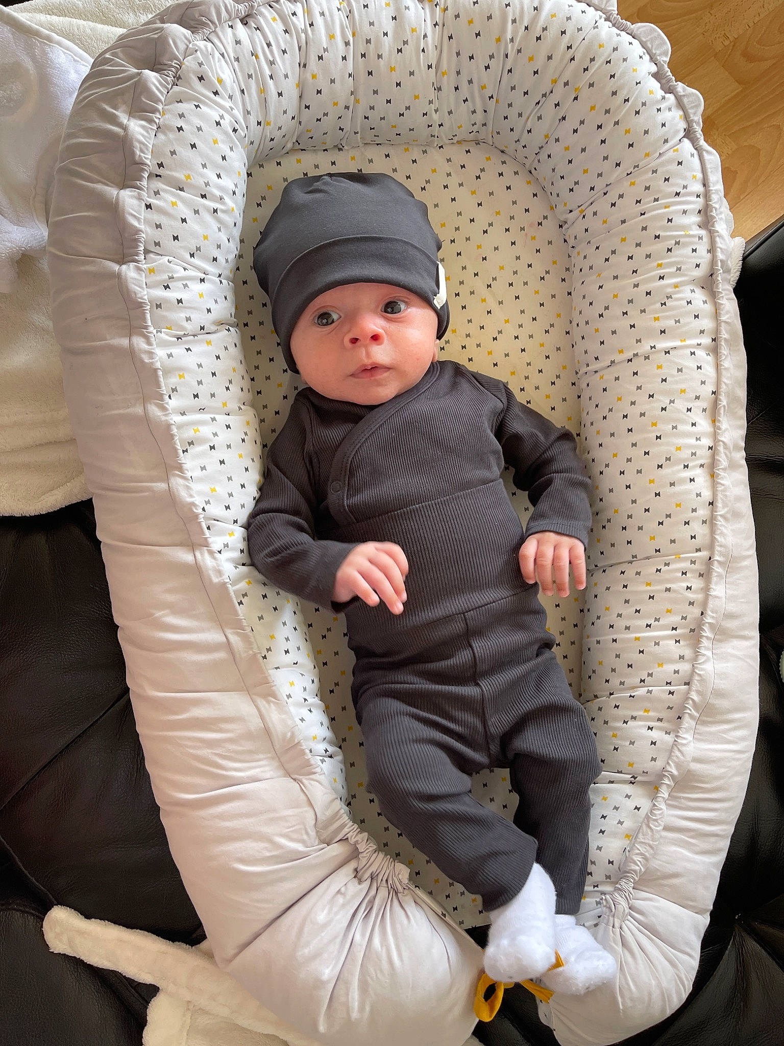 Christian participe au concours pour gagner de l'argent avec cette photo : auto_part, baby, baby_carriage, baby_products, baby_toddler_clothing, cap, car_seat, child, comfort, headgear, headwear, leisure, organ, outerwear, person, product, recreation, sitting, textile, toddler