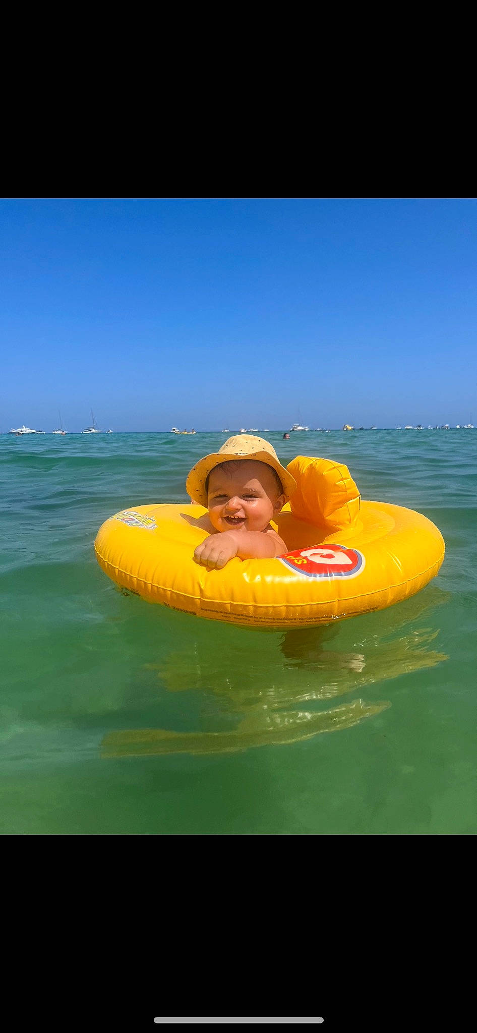 Aleandro participe au concours pour gagner de l'argent avec cette photo : baby_float, electric_blue, fun, games, happy, headwear, holiday, inflatable, joy, lake, leisure, lifejacket, nonbuilding_structure, outdoor_recreation, person, personal_protective_equipment, recreation, sky, toddler, travel