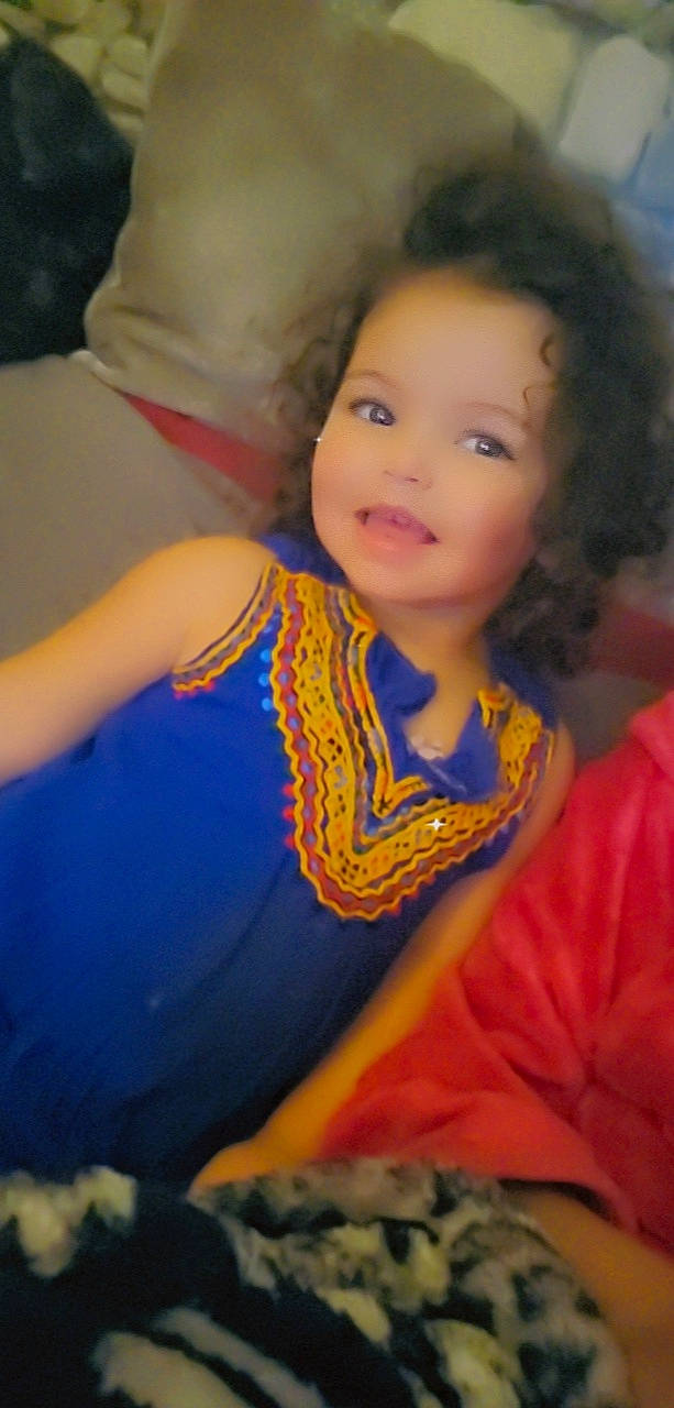 Ilyana participe au concours pour gagner de l'argent avec cette photo : cheek, child, chin, electric_blue, eye, fashion_design, flash_photography, fun, hairstyle, happy, iris, jewellery, lip, long_hair, neck, nose, person, skin, smile, toddler