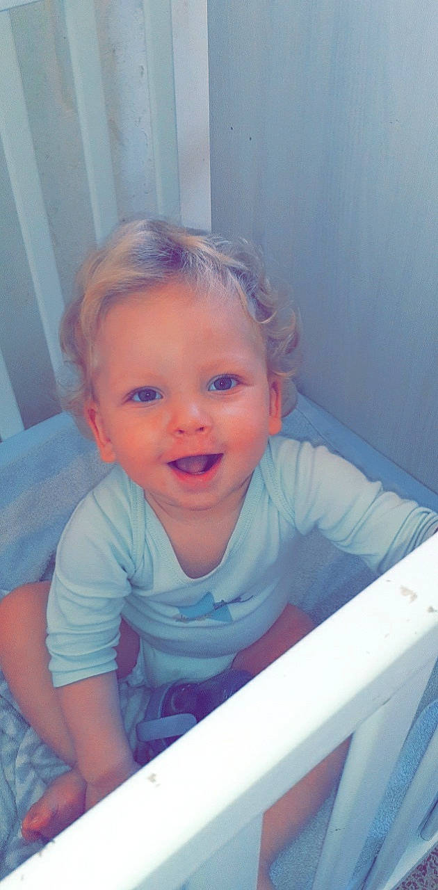 Malonn participe au concours pour gagner de l'argent avec cette photo : arm, baby_toddler_clothing, cheek, child, comfort, elbow, electric_blue, eyebrow, fun, happy, human_body, iris, leisure, mouth, nose, person, sitting, sleeve, smile, thumb