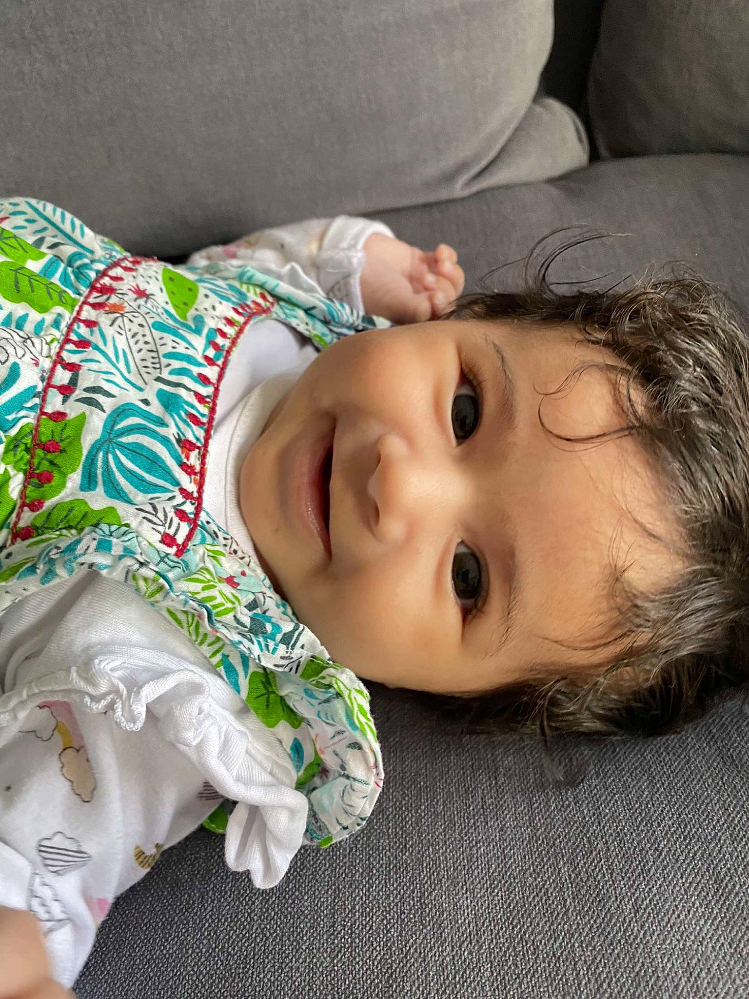 Cataleya participe au concours pour gagner de l'argent avec cette photo : baby_toddler_clothing, cheek, chin, eye, eyebrow, eyelash, face, facial_expression, forehead, head, iris, joy, lip, mammal, mouth, neck, nose, person, skin, sleeve