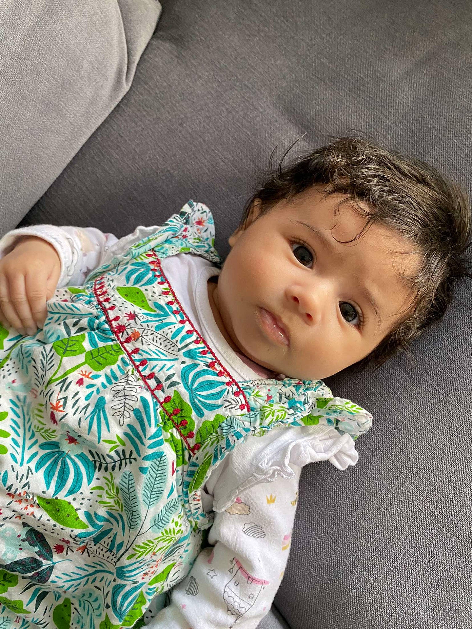 Cataleya a rejoint le concours — aidez-le/la à gagner de superbes lots ! baby, baby_toddler_clothing, cheek, child, collar, comfort, eye, grass, hair, happy, linens, lip, mammal, nose, pattern, person, product, skin, sleeve, textile