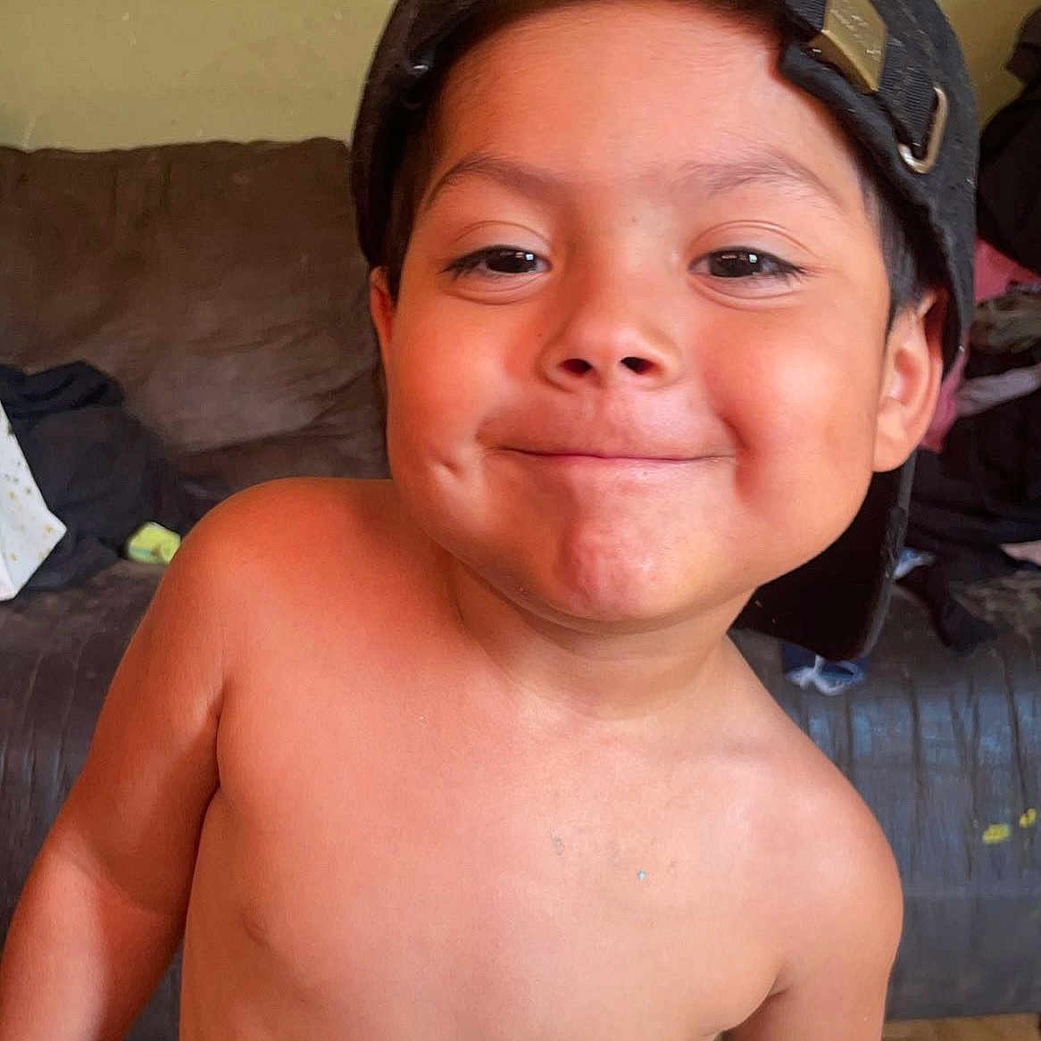 Leonel is registered to the contest to win money with this photo: baseballcap, bodypart, boy, cap, child, clothing, couch, face, furniture, happy, hat, head, indoors, male, mouth, person, photography, portrait, smile, swimwear