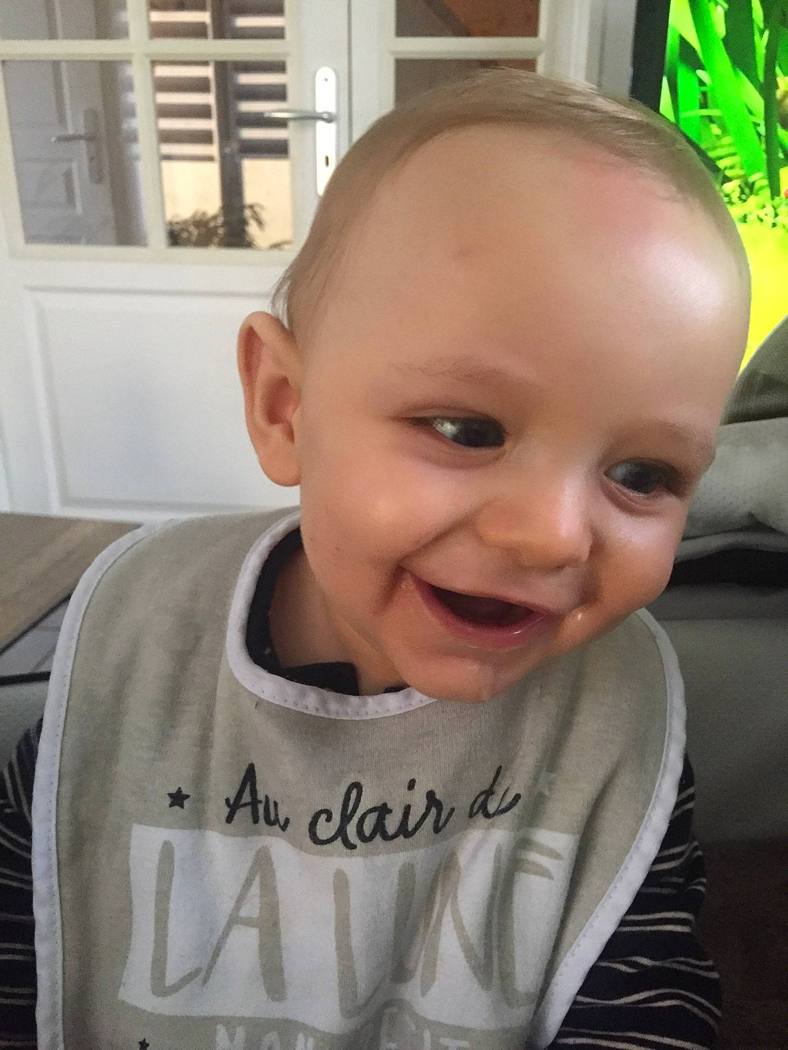 Malonn a rejoint le concours — aidez-le/la à gagner de superbes lots ! active_shirt, baby, baby_toddler_clothing, cheek, child, cool, ear, eye, eyebrow, facial_expression, forehead, humour, iris, joy, laugh, lip, long_sleeved_t_shirt, person, skin, sleeve