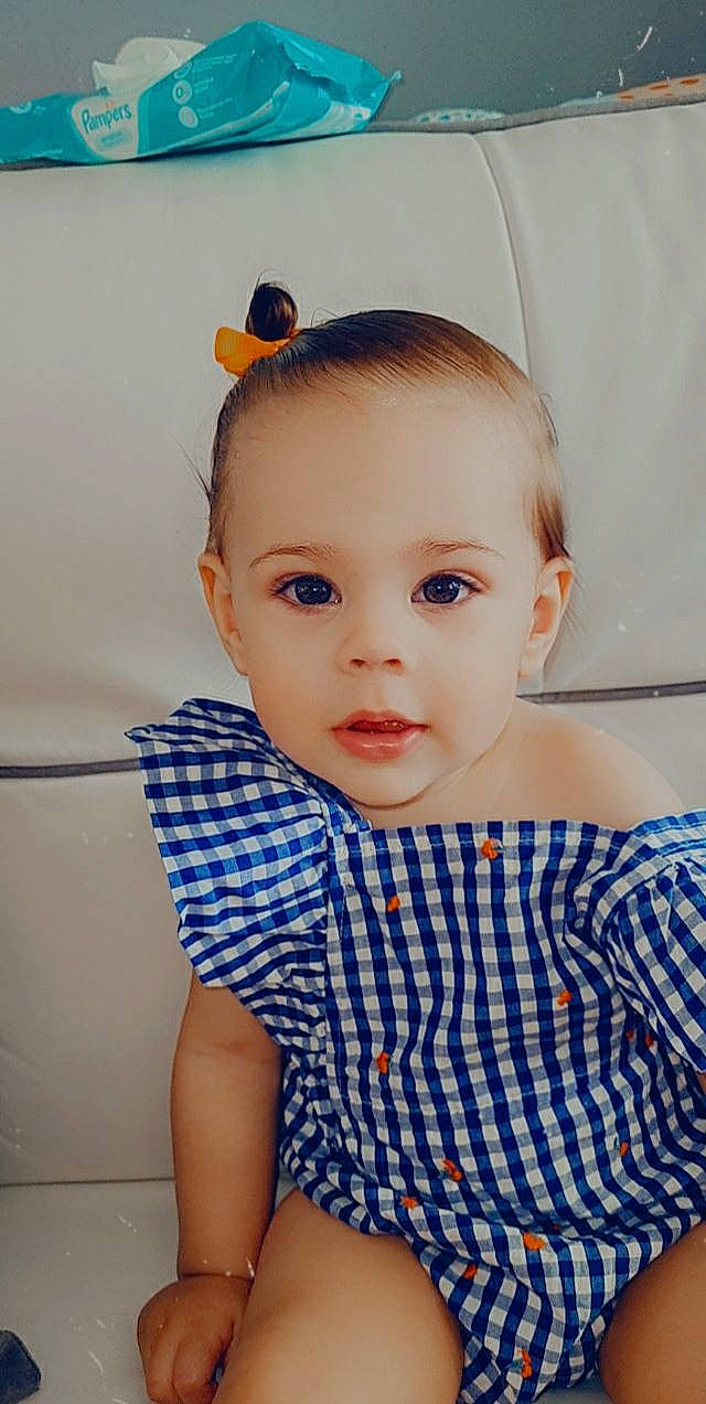 Camila a rejoint le concours — aidez-le/la à gagner de superbes lots ! baby_toddler_clothing, cheek, child, chin, electric_blue, eye, eyelash, face, flash_photography, hair, headgear, iris, lip, neck, pattern, person, shoulder, skin, sleeve, t_shirt