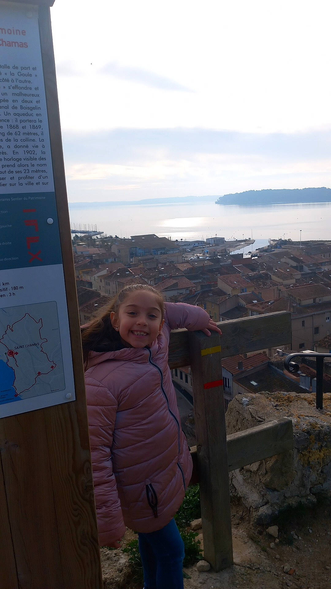 Ornella a rejoint le concours — aidez-le/la à gagner de superbes lots ! city, cloud, fun, happy, hoodie, horizon, joy, landmark, landscape, leisure, ocean, person, recreation, rock, sky, smile, tourism, travel, vacation, water