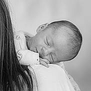 Austin participe au concours pour gagner de l'argent avec cette photo : newborn, baby, sleeping, shoulder, black_and_white, portrait, infant, child, hair, person, closeup, peaceful, rest, soft, intimate, monochrome, adult, comfort, tenderness, skin