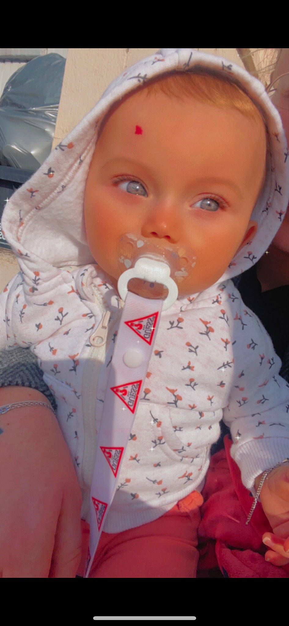 Valentina a rejoint le concours — aidez-le/la à gagner de superbes lots ! baby, baby_products, baby_toddler_clothing, carmine, cheek, child, drinking, drinkware, eyelash, health_care, lip, mouth, nose, pattern, person, pink, plastic, plastic_bottle, service, skin