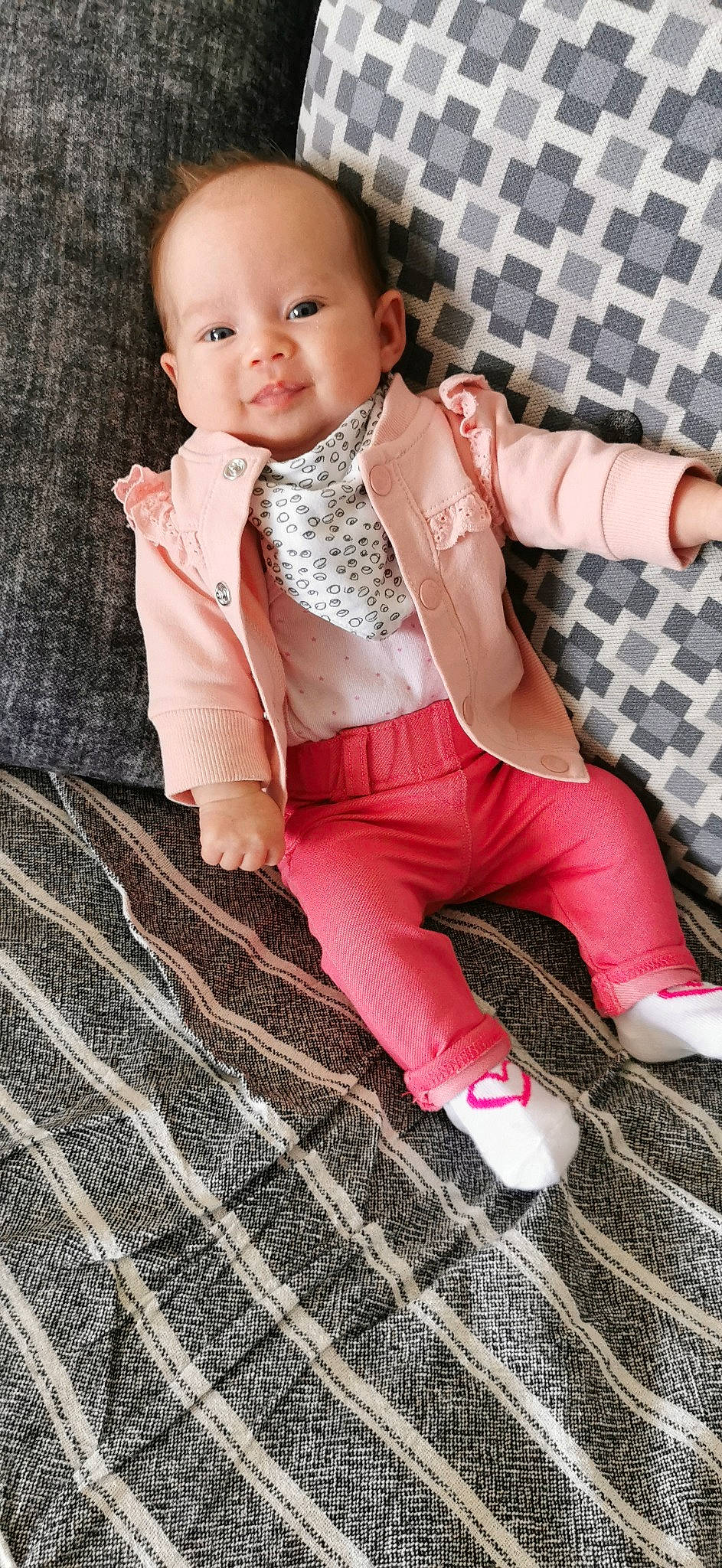 Anna a rejoint le concours — aidez-le/la à gagner de superbes lots ! baby, baby_toddler_clothing, clothing, collar, dress, eye, face, flooring, happy, head, leg, outerwear, pattern, person, pink, skin, sleeve, textile, thigh, toddler