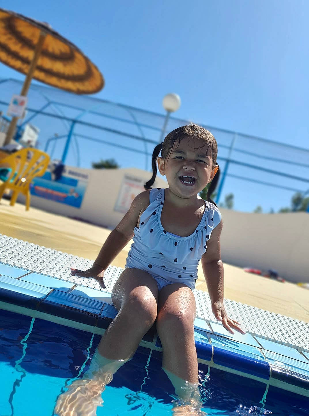 Celia a rejoint le concours — aidez-le/la à gagner de superbes lots ! amusement_park, child, fun, leg, leisure, nonbuilding_structure, park, person, recreation, summer, swimming_pool, swimwear, toddler, vacation, water_park