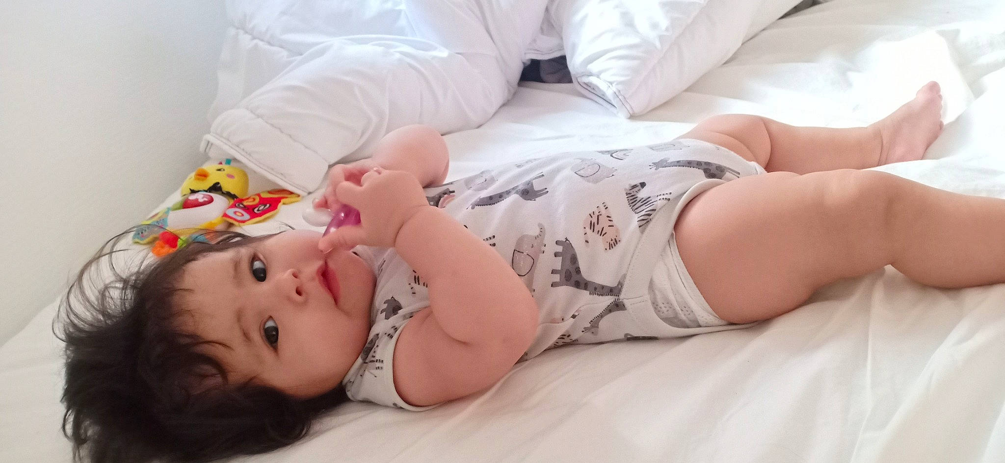 Jennah a rejoint le concours — aidez-le/la à gagner de superbes lots ! arm, baby, baby_toddler_clothing, comfort, finger, hand, human_body, leg, linens, lip, mouth, muscle, neck, nose, person, pink, skin, textile, thigh, toddler