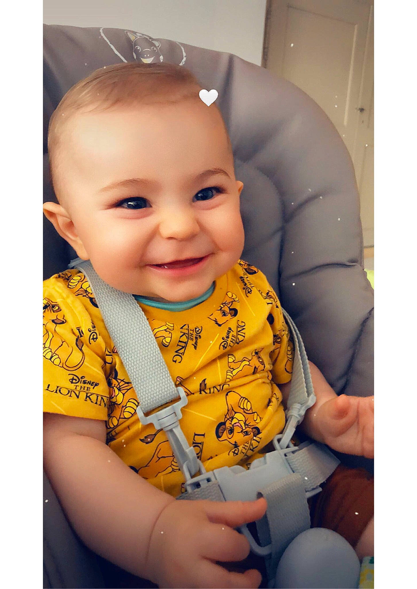 Lowen participe au concours pour gagner de l'argent avec cette photo : baby, baby_products, cheek, child, ear, face, forehead, happy, head, joy, lip, nose, person, photography, product, sitting, skin, smile, snapshot, stock_photography