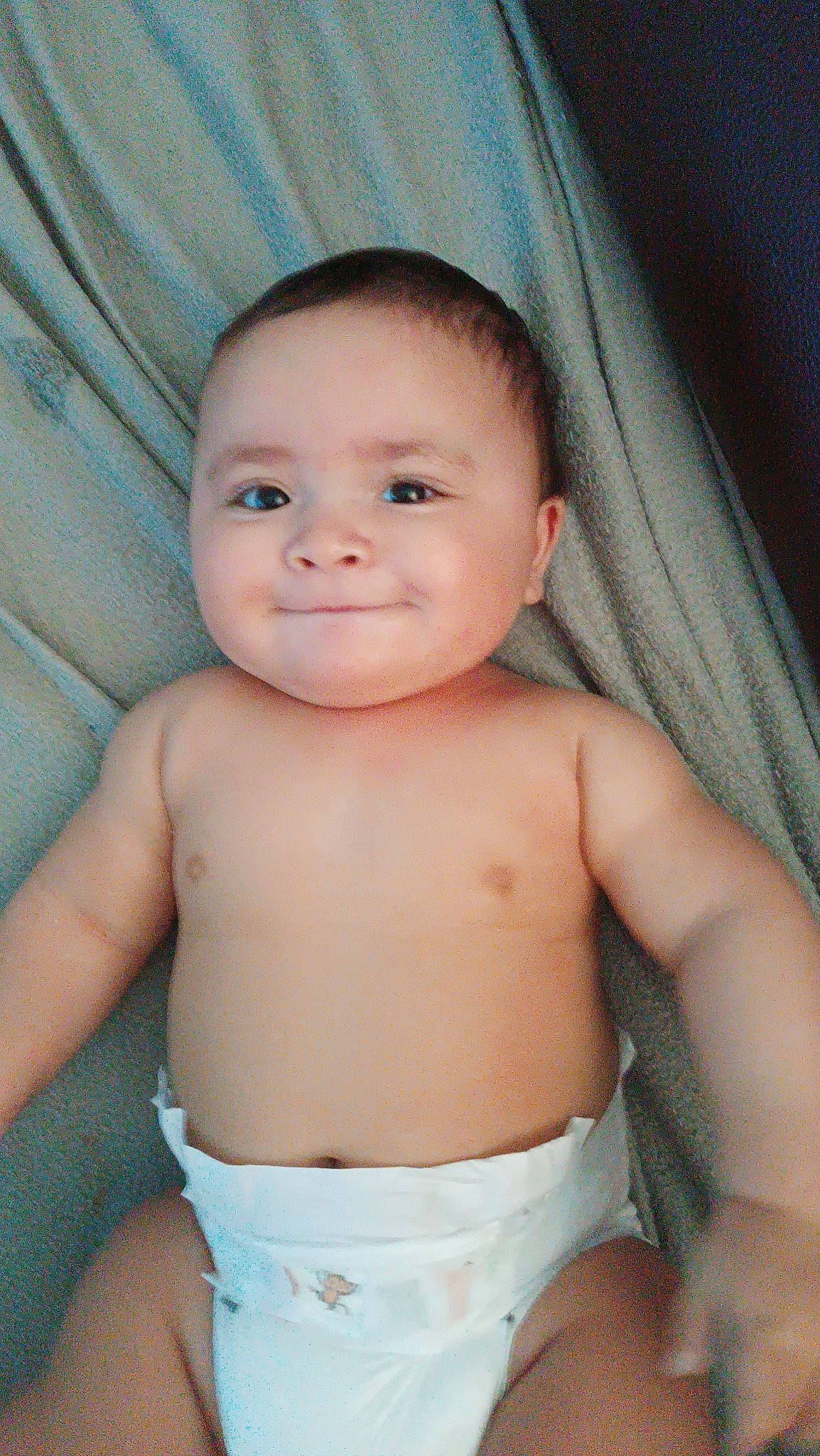 Anyelo participe au concours pour gagner de l'argent avec cette photo : baby, cheek, chin, eye, eyebrow, eyelash, facial_expression, forehead, hair, head, joy, lip, mouth, muscle, neck, nose, organ, person, product, skin