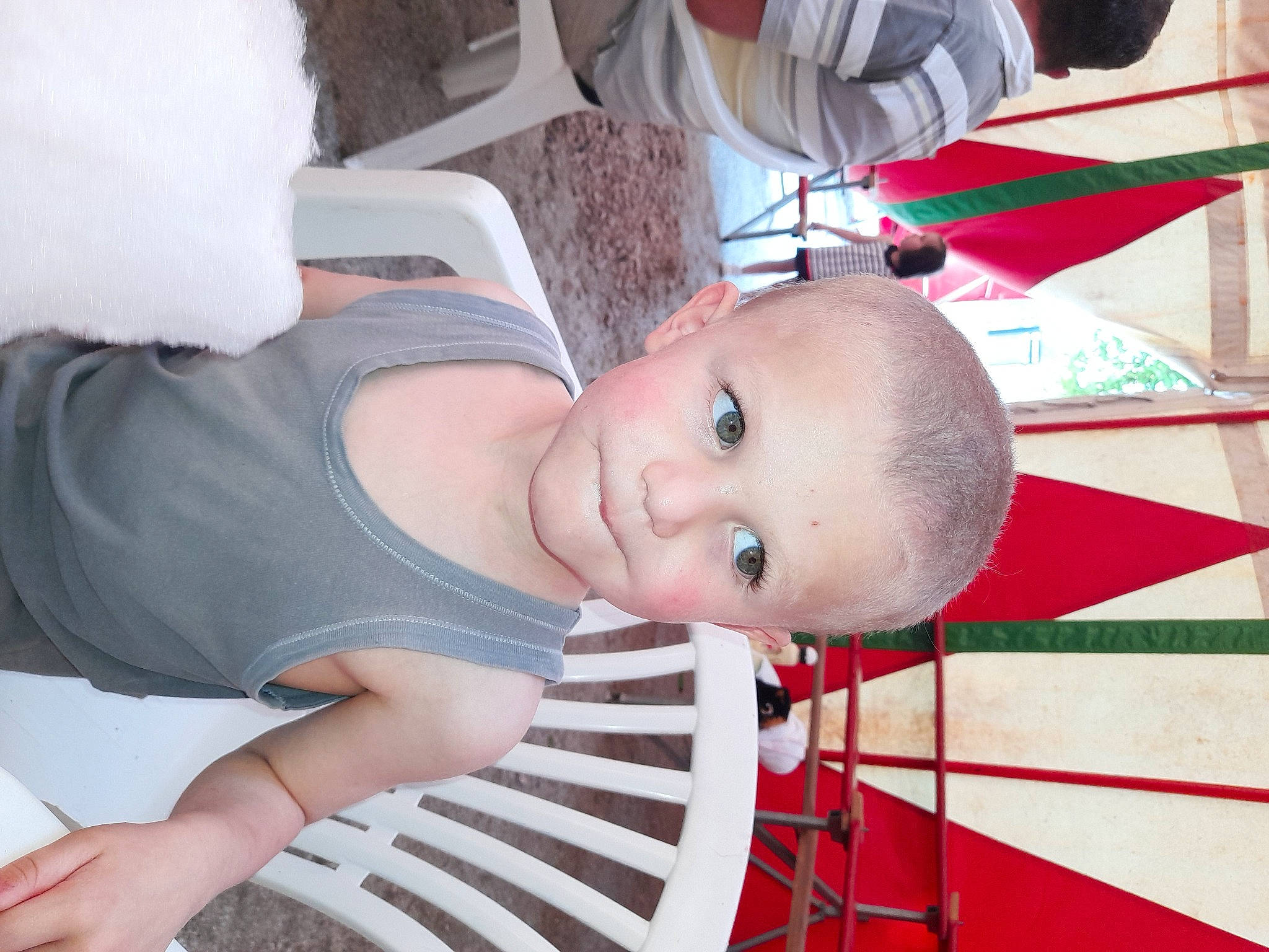 Antonio a rejoint le concours — aidez-le/la à gagner de superbes lots ! arm, baby, baby_products, baby_toddler_clothing, child, elbow, eye, flooring, fun, happy, head, leisure, pattern, person, plant, red, smile, toddler, tree, white