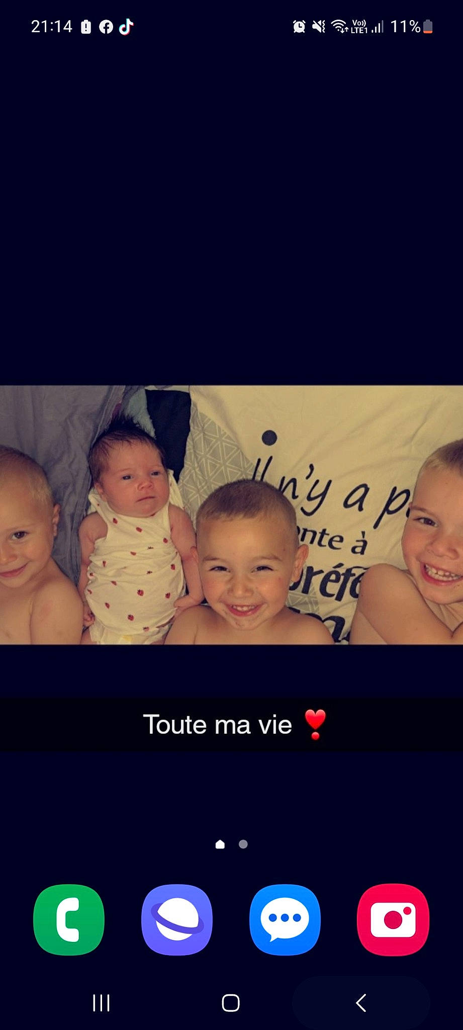 Zoë participe au concours pour gagner de l'argent avec cette photo : baby, baby_toddler_clothing, child, cloud, cool, eye, face, flash_photography, font, fun, gesture, happy, head, interaction, joy, person, photo_caption, skin, sky, smile