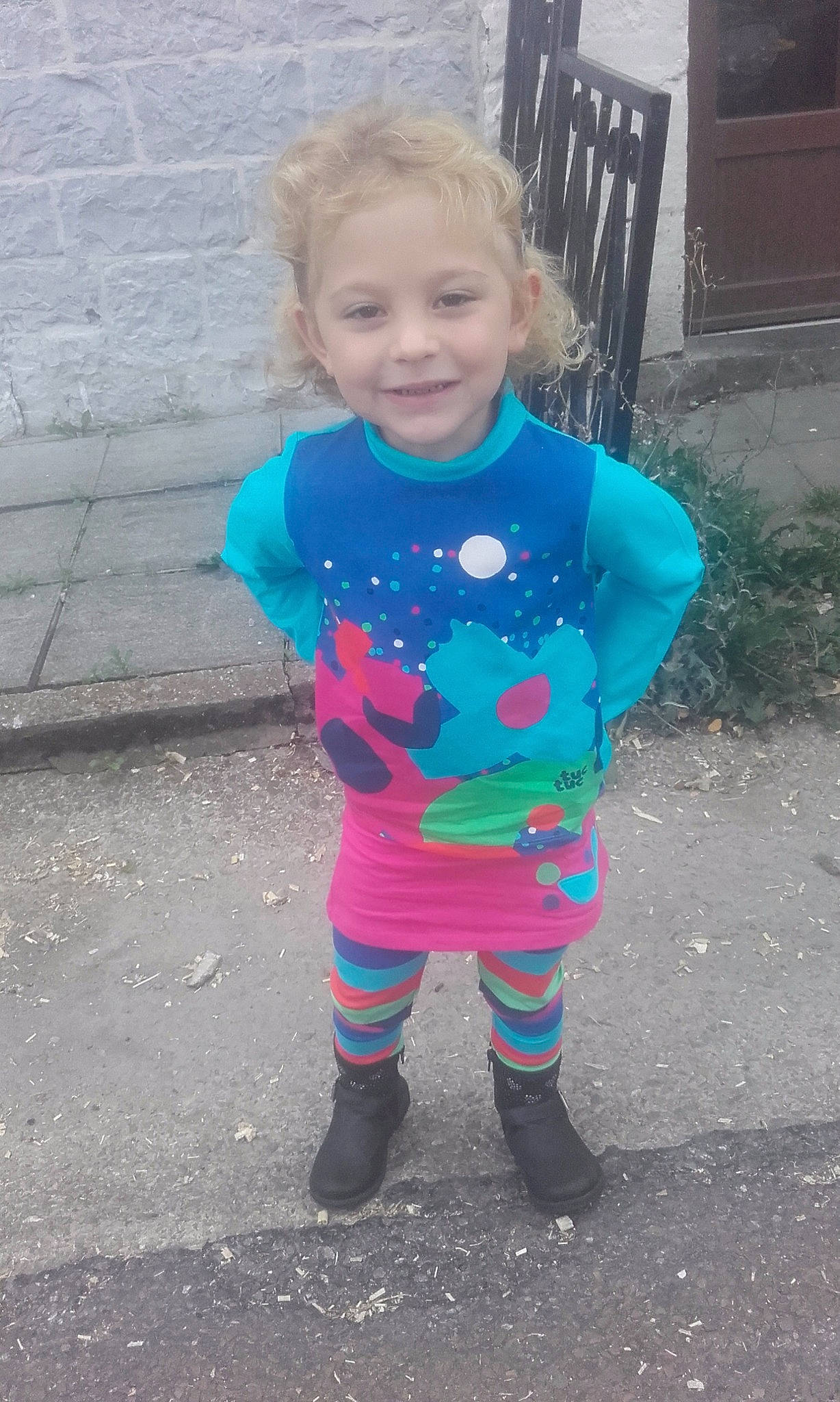 Jazz participe au concours pour gagner de l'argent avec cette photo : blue, boy, child, clothing, cool, day, fun, girl, jeans, joy, outerwear, pattern, person, pink, play, product, purple, smile, standing, textile