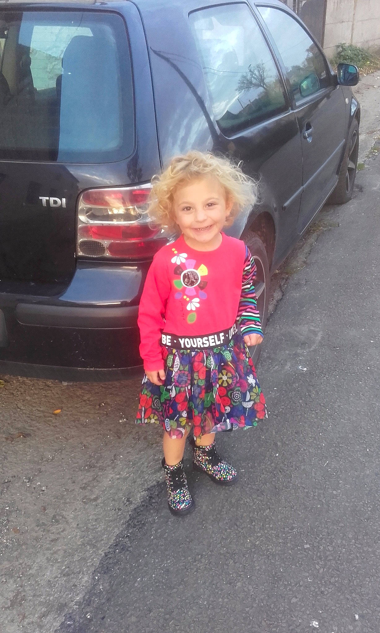 Jazz a rejoint le concours — aidez-le/la à gagner de superbes lots ! car, child, day, family_car, fun, girl, joy, person, pink, product, recreation, smile, toddler, tree, vacation, vehicle