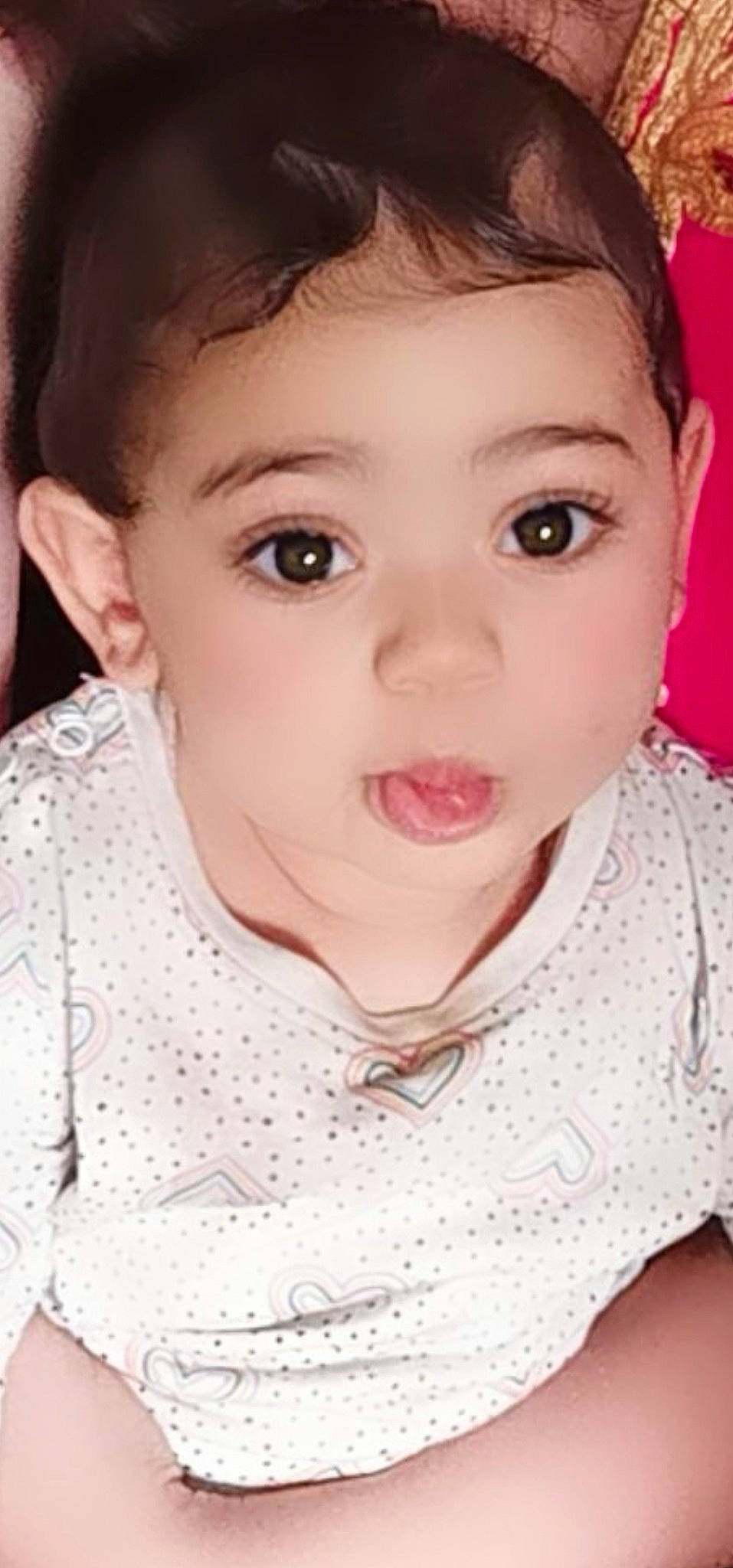 Romila a rejoint le concours — aidez-le/la à gagner de superbes lots ! cheek, chin, ear, eye, eyebrow, eyelash, forehead, hair, happy, iris, jaw, lip, mouth, neck, nose, organ, person, pink, skin, sleeve