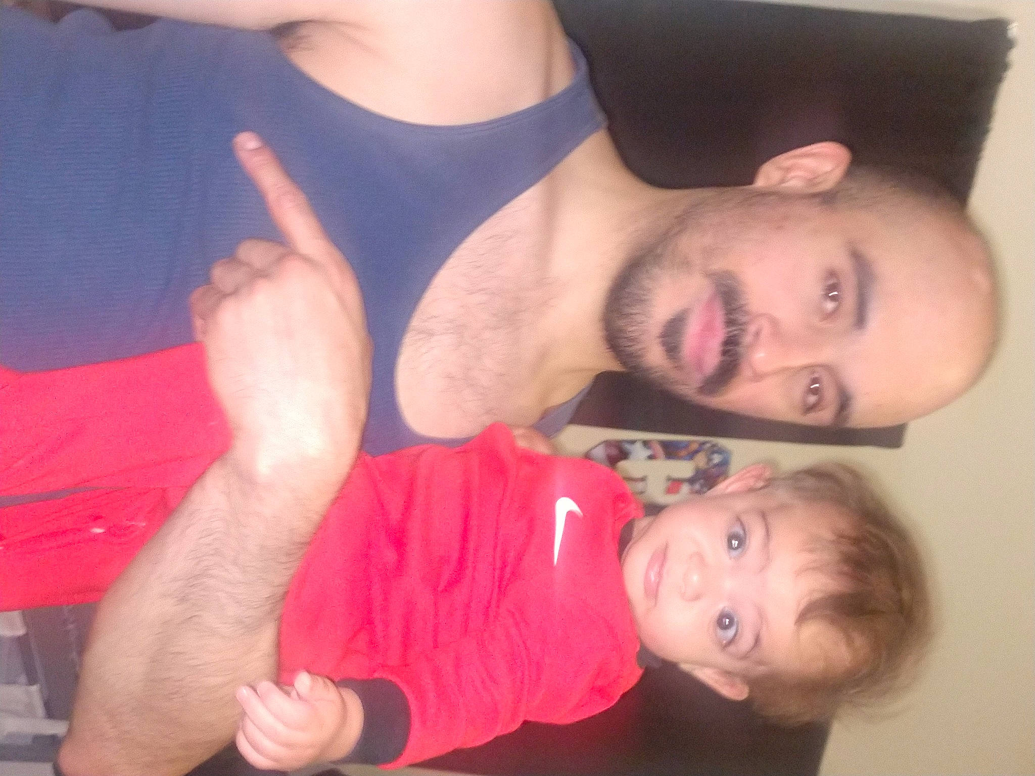 Claudio is registered to the contest to win money with this photo: arm, cheek, chin, ear, face, gesture, hair, hand, head, human_body, jaw, joint, joy, leg, mouth, muscle, neck, nose, organ, person