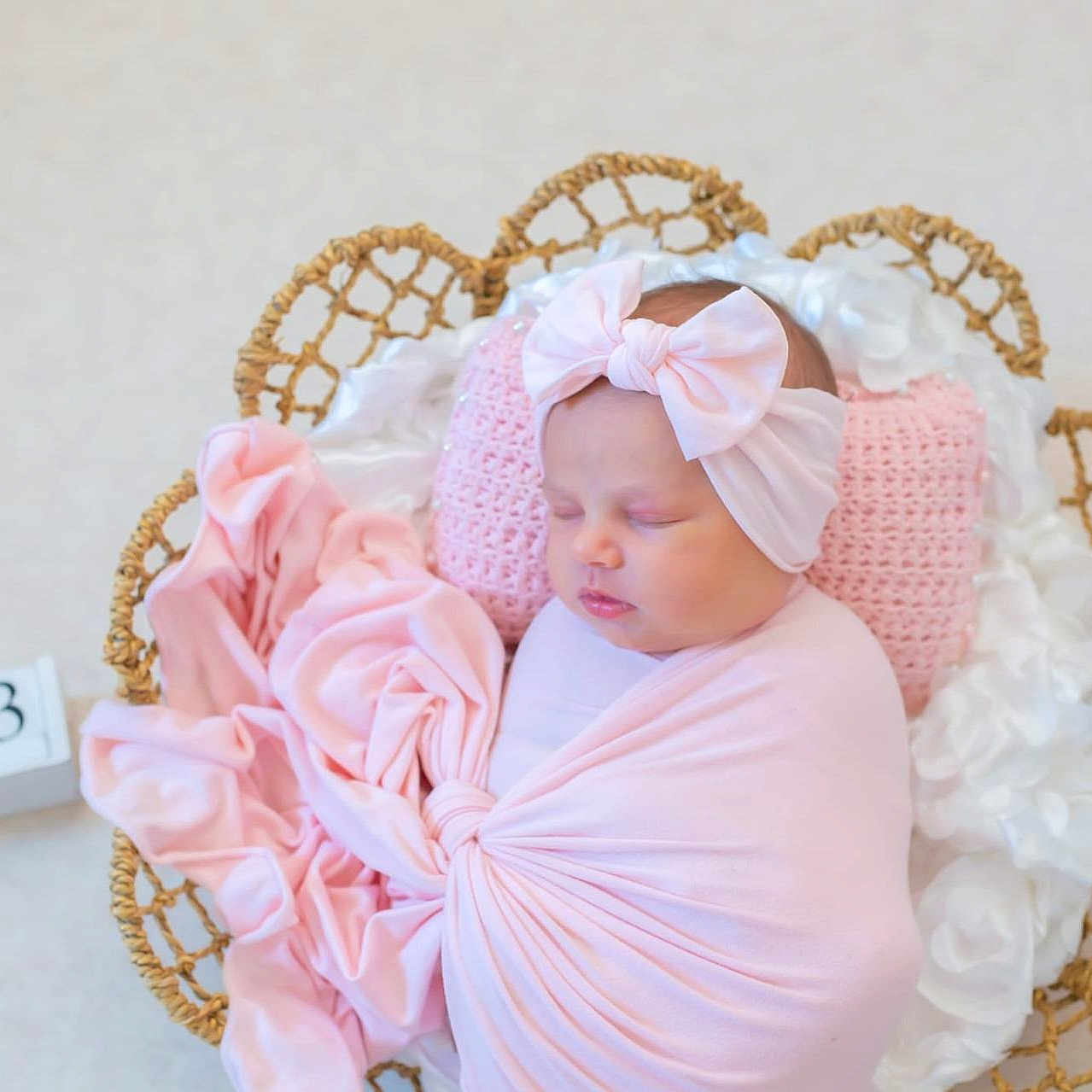 Jade participe au concours pour gagner de l'argent avec cette photo : baby, basket, blanket, bonnet, cap, clothing, crib, cushion, dress, face, furniture, hat, head, homedecor, infantbed, newborn, person, photography, portrait, sleeping