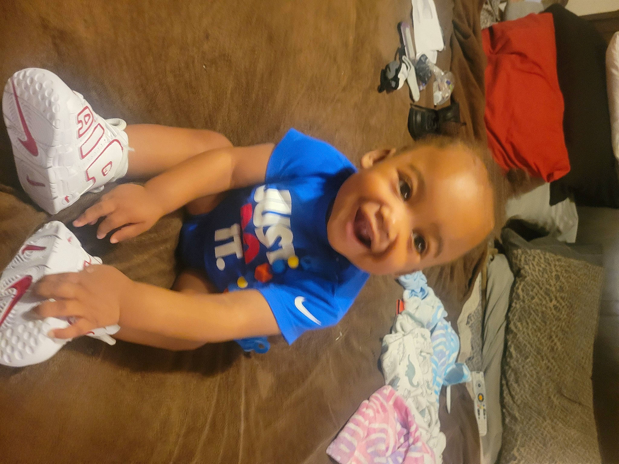 Da' Mori is registered to the contest to win money with this photo: carmine, child, comfort, elbow, event, eye, fun, happy, human_leg, leisure, mouth, person, recreation, room, sitting, smile, t_shirt, thigh, toddler, vacation