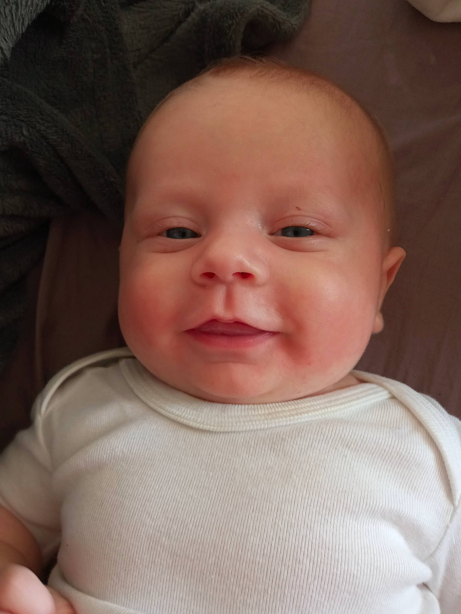 Luis a rejoint le concours — aidez-le/la à gagner de superbes lots ! baby, baby_toddler_clothing, cheek, chin, comfort, ear, eyebrow, eyelash, happy, iris, lip, mouth, neck, nose, person, pink, skin, sleeve, smile, textile