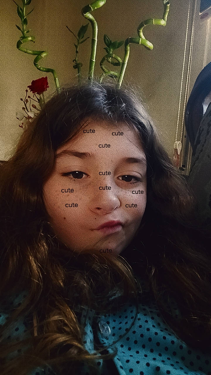 Lola participe au concours pour gagner de l'argent avec cette photo : bangs, black_hair, brown_hair, cheek, child, eyelash, flash_photography, fun, fur, hair_coloring, happy, jaw, lip, long_hair, nose, person, portrait, portrait_photography, smile, tints_and_shades