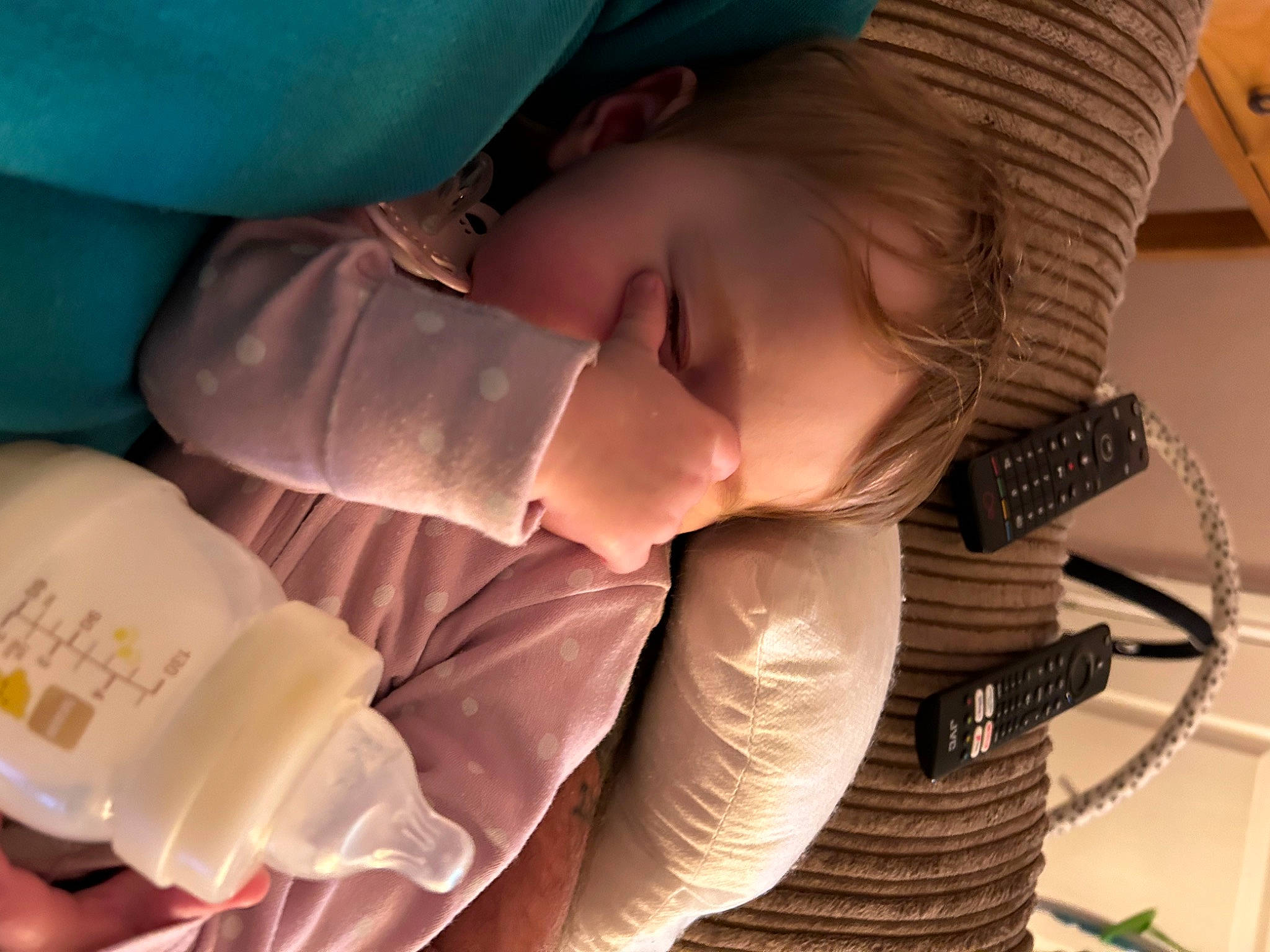 Elsie is registered to the contest to win money with this photo: audio_equipment, baby, beauty, car_seat, child, comfort, eye, eyelash, finger, hat, headgear, helmet, mouth, nail, nose, person, product, skin, smile, textile