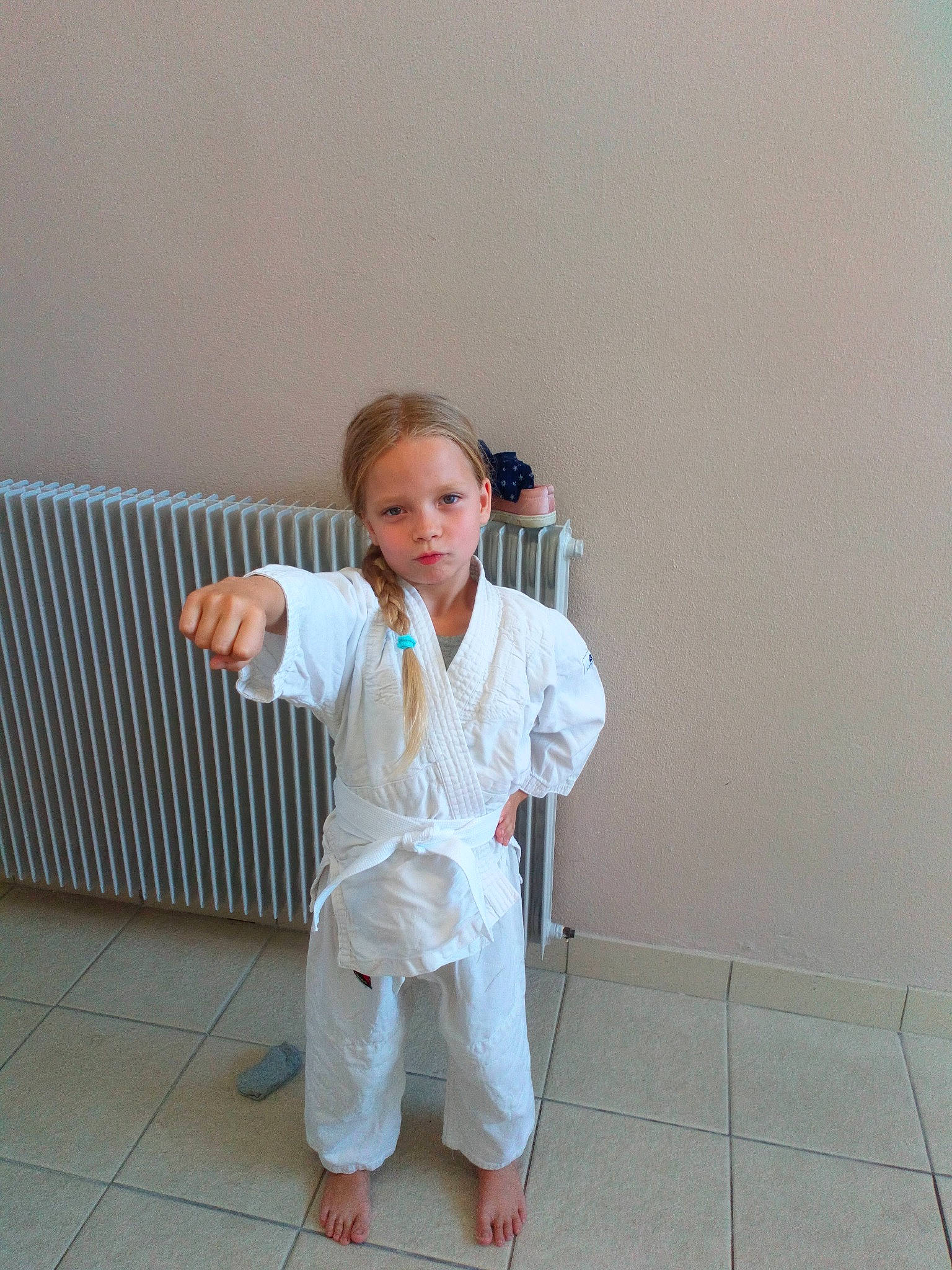 Imaya a rejoint le concours — aidez-le/la à gagner de superbes lots ! arm, child, contact_sport, costume, dobok, hapkido, individual_sports, japanese_martial_arts, judo, jujutsu, karate, martial_arts, martial_arts_uniform, person, sensei, taekwondo, uniform