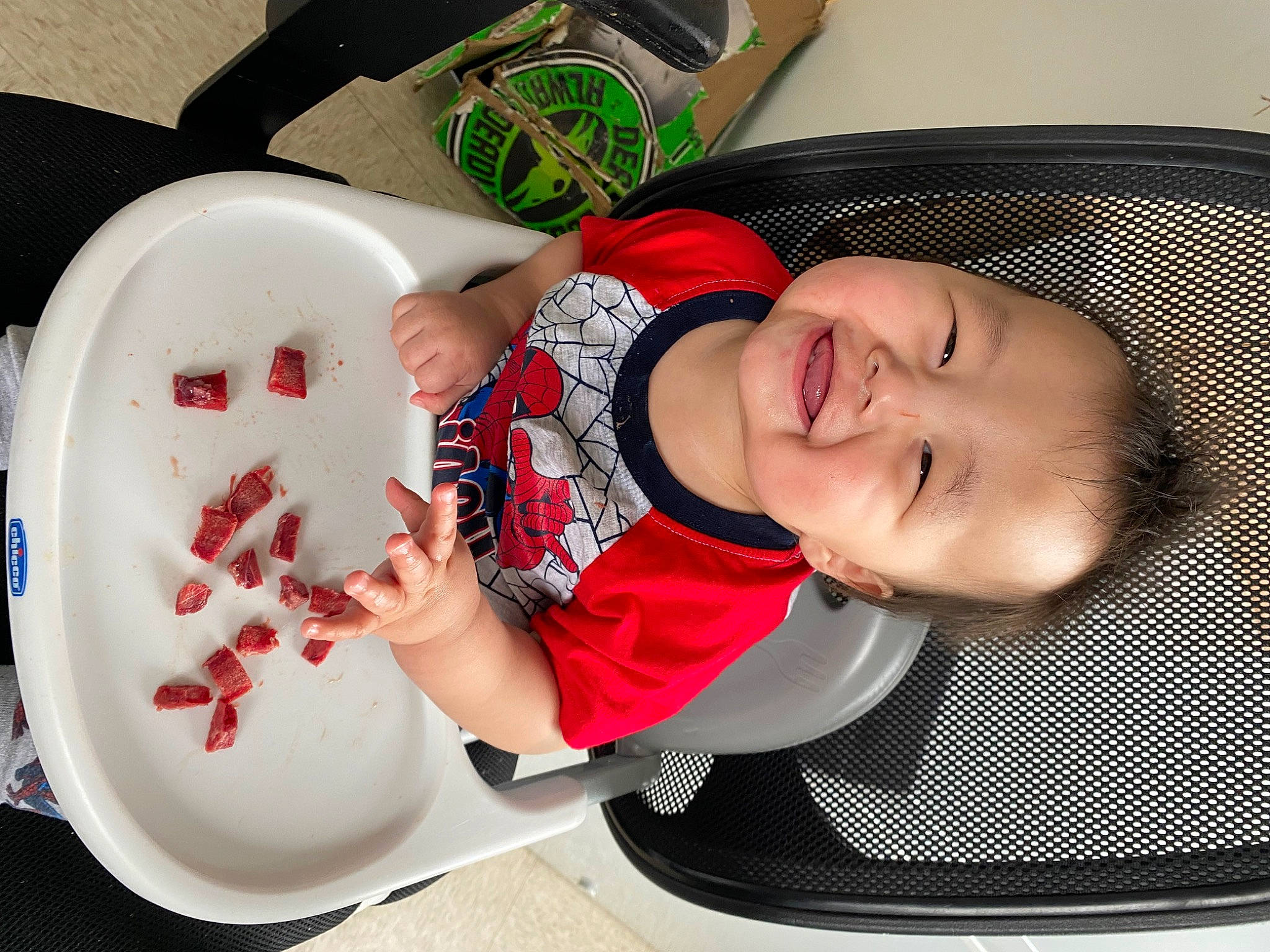 Alan is registered to the contest to win money with this photo: baby, baby_products, baby_toddler_clothing, carmine, child, circle, comfort, dishware, fun, joy, kitchen_utensil, pattern, person, plate, platter, porcelain, serveware, sleeve, smile, tableware
