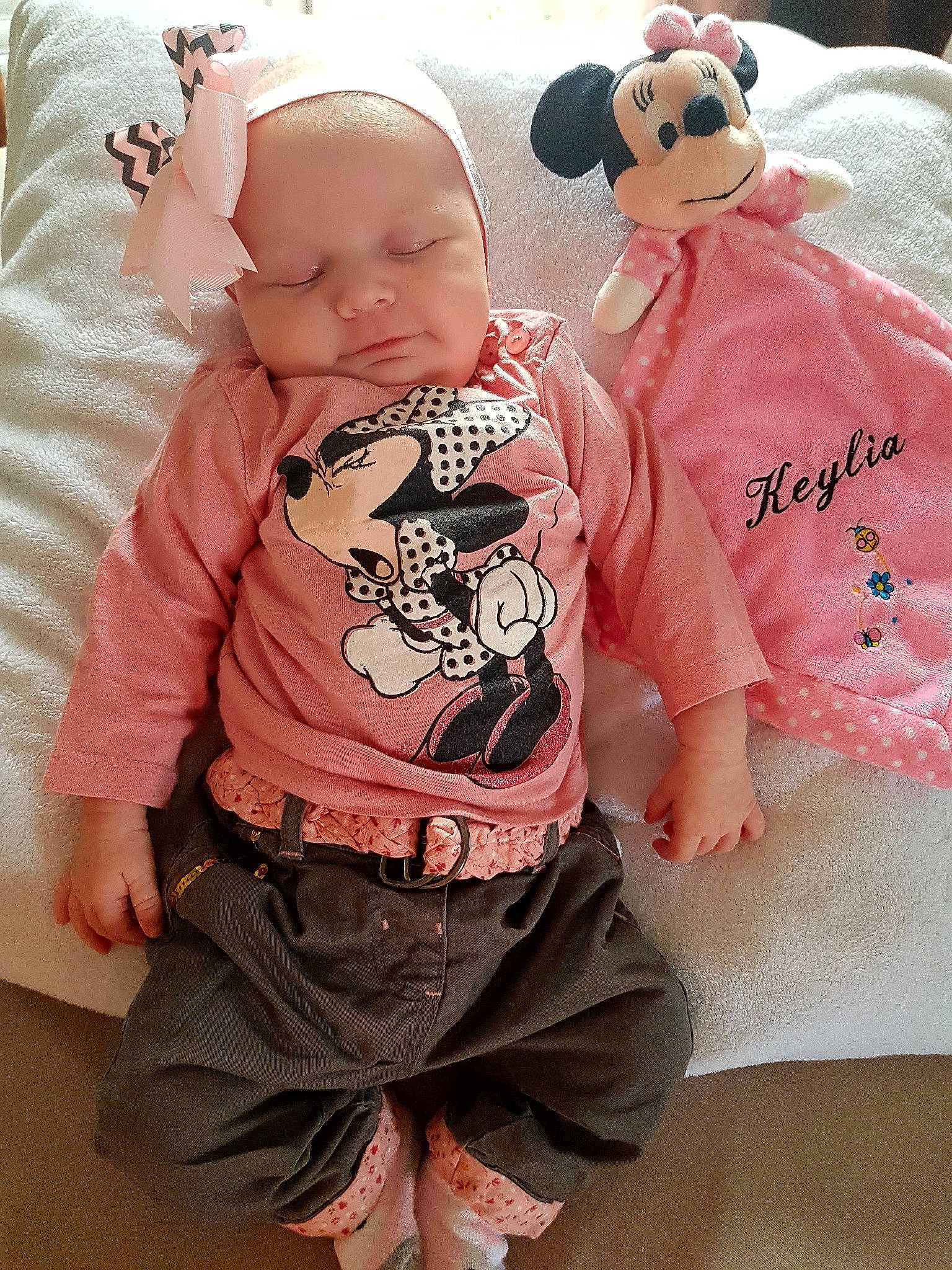 Keylia a rejoint le concours — aidez-le/la à gagner de superbes lots ! baby_products, child, girl, infant, material, person, pink, product, skin, sleeve, textile, toddler